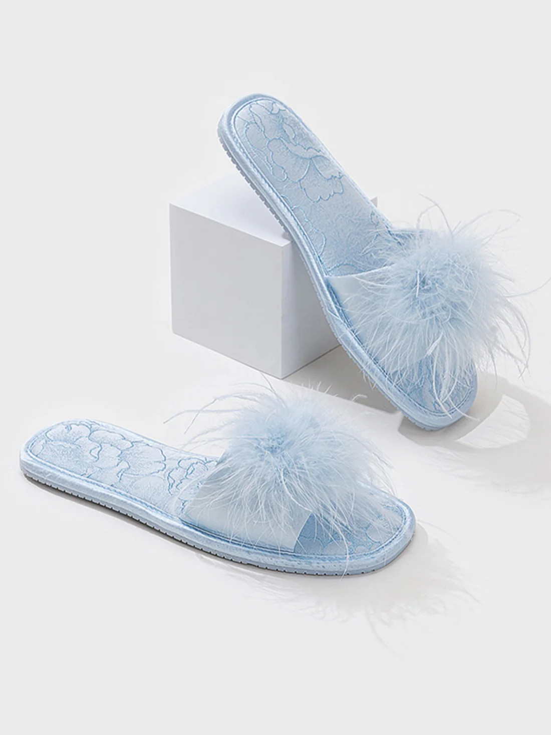 Oriental-Inspired Jacquard Slippers | ulivary