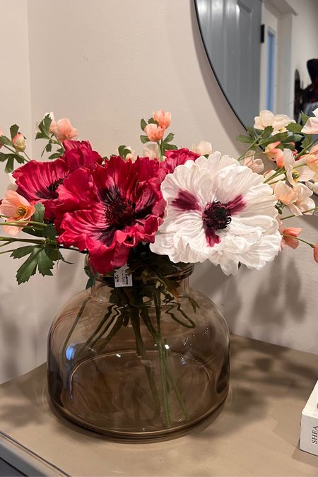 Spring poppy arrangement 

#LTKSeasonal