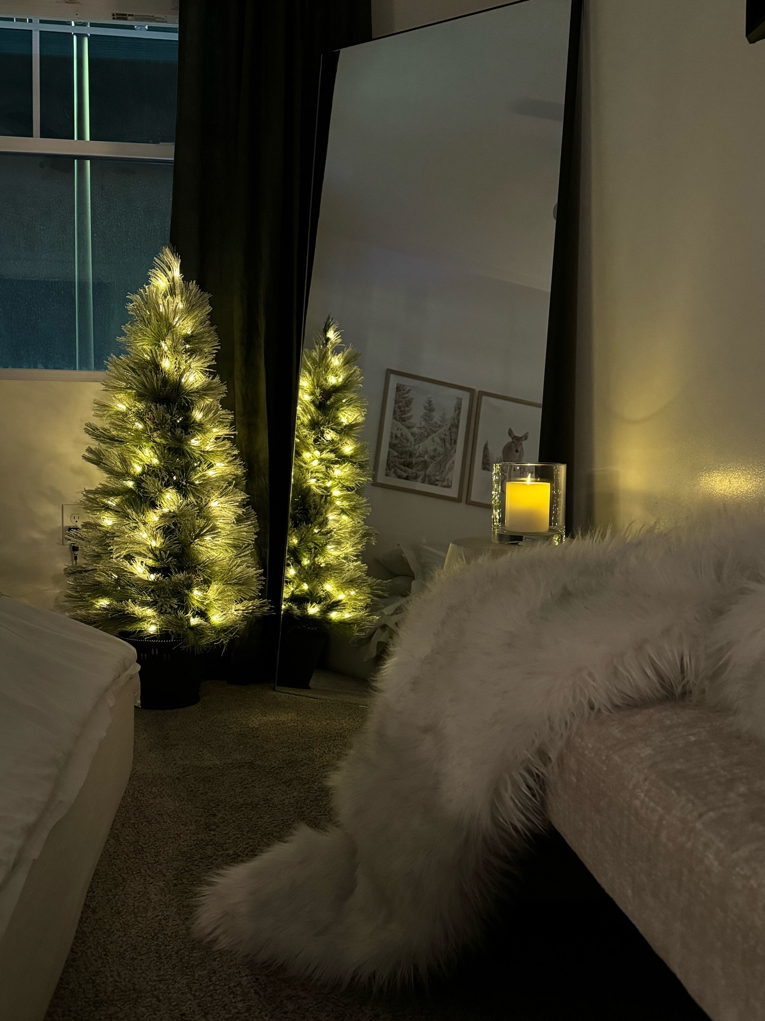 My bedroom feels like a winter wonderland 🤍

#christmas #christmasdecor #homedecor #bedroomdecor #cozybedroom

#LTKHome #LTKSeasonal #LTKHoliday