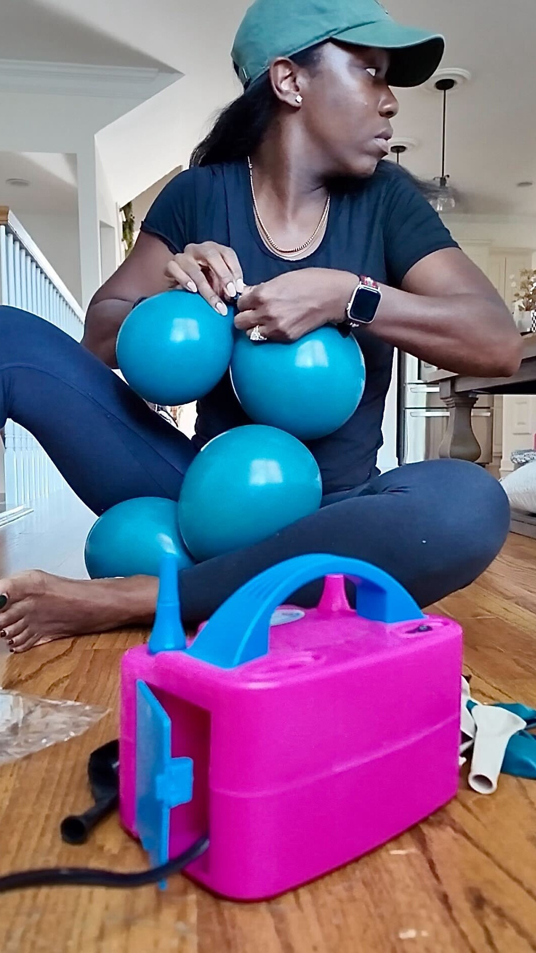 You wanted the balloon cluster tutorial, so here it is! No gatekeeping over here 😌💪🏾

