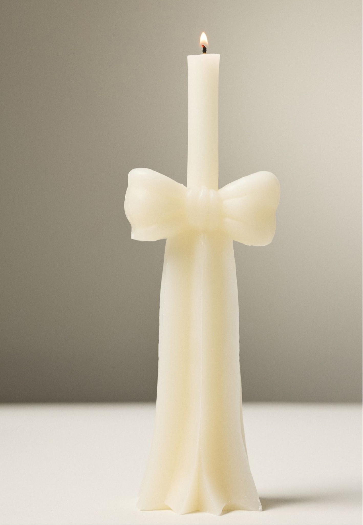 Large Bow Shaped Candle in Ivory 
10inches
**MEMORIAL DAY SALE**
Ends up being $7.77😱 
Great to stock up and use for gifts, or have them out for a blessing or baptism, wedding or a white Christmas … amazing price 
