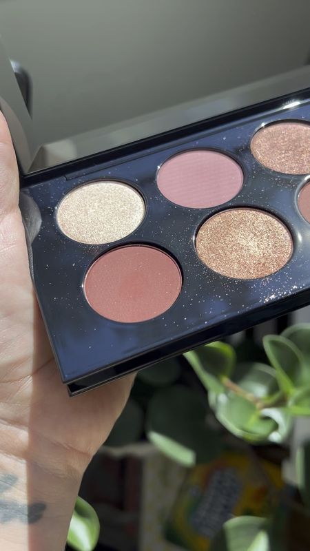 Currently obsessed with this eyeshadow palette 

#LTKbeauty #LTKHoliday #LTKGiftGuide