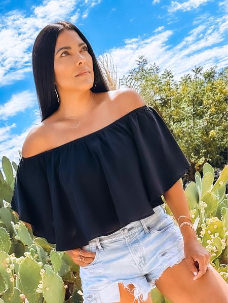 Off the shoulder top!  Cropped elastic underlay hem with ruffle shelf and arm holes.  Also available in pink and white.  20% off with Aug20!!

Vici, Vici Dolls, summer style, summer tops, off the shoulder

#LTKunder50 #LTKFind #LTKstyletip