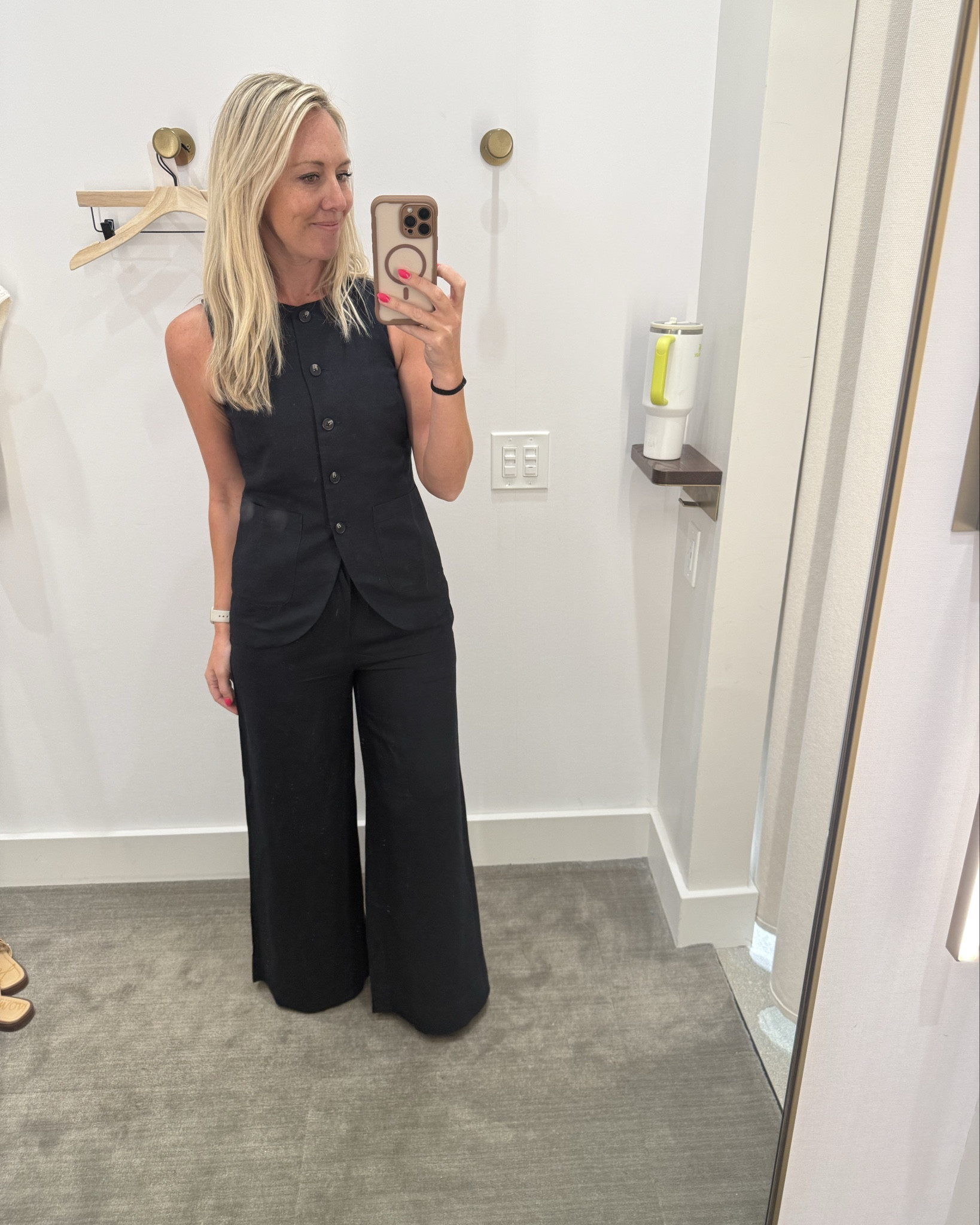 New at Evereve! Monochromatic and bold black/white looks are in this month. These pants were way too long on my short self (5’5”) but I’m thinking I need to go back for the vest. Linked this outfit and 2 other new linen sets from Evereve.

#LTKWorkwear #LTKStyleTip #LTKOver40