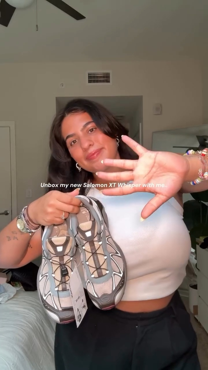 New addition to my sneaker collection 🫢

@salomon  #salomonunboxing #sneakers #salomonxtwhisper #fashiontiktok #coolsneakers