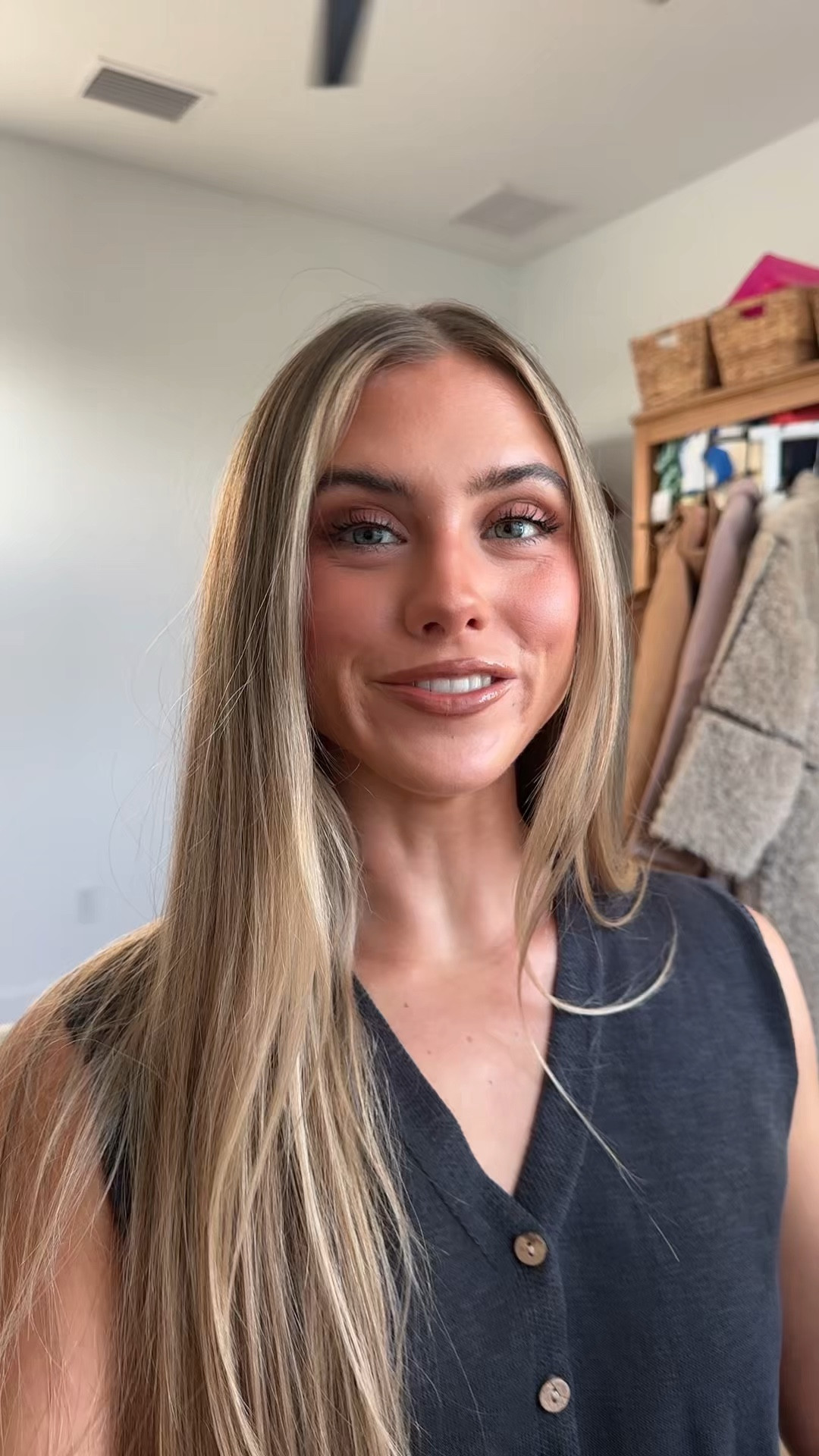 #ad trying to knock out all of my holiday shopping and @ultabeauty has my back for all the beauty lovers on my list! 💓 gift sets make the best gifts and they already come in cute packaging too, great for my last minute gifters too! I got the Dibs Duo Face Brush (pink) and the e.l.f. Glow Reviver Lip PLUMP kit. 🎁 if you have watched a single makeup video of mine you know my obsession with Dibs Beauty and their duo brush it magically blends everything so well and the fact that it’s pink makes it even better. I was so happy with the shade selection of the e.l.f. Glow Reviver Lip PLUMP kit because all the colors have a sheer buildable color with that lightweight lip oil finish that is of course plumping too! P.S. two of the shades of this gift set are exclusive to the set! 

#ultabeauty #ulta #ultabeautyhaul #ultahaul #ultabeautyfinds #giftidea #giftideas #giftideasforfriends #giftideaformom #beautygifts #giftset #giftsforher #giftsformom #giftsforgirlfriend #skincaregifts #beautygifts #beautygiftsets #skincaregiftset #skincaregiftguide #beautygiftguide #beautygiftideas #giftguideforher #giftguideforher2025 #giftguideforbestfriend #giftsforsister Gift Guide Beauty. Gift guide for the beauty lovers. Gift idea for her. Gifts for makeup lover. Gifts for beauty lover. Gifts for girlfriend. Gifts for cousin. Gifts for sister. Christmas gifts. Christmas gifts for girls


#LTKGiftGuide #LTKHoliday #LTKBeauty