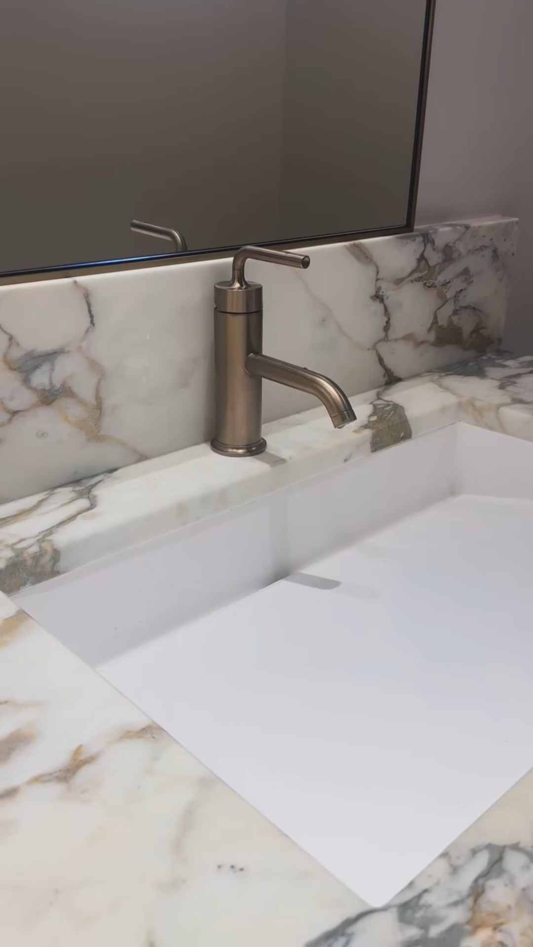 Ramp sinks are a must—especially in a primary bathroom ✨
This Badeloft undermount ramp sink delivers clean lines and everyday durability. Made from acrylic resin, it resists staining and keeps its crisp look over time.
Shop our featured sink below to get the look.

#calycointeriordesigns #rampsink #primarybathroom #designfirm #LTKhome #bathroomdesign #modernbath