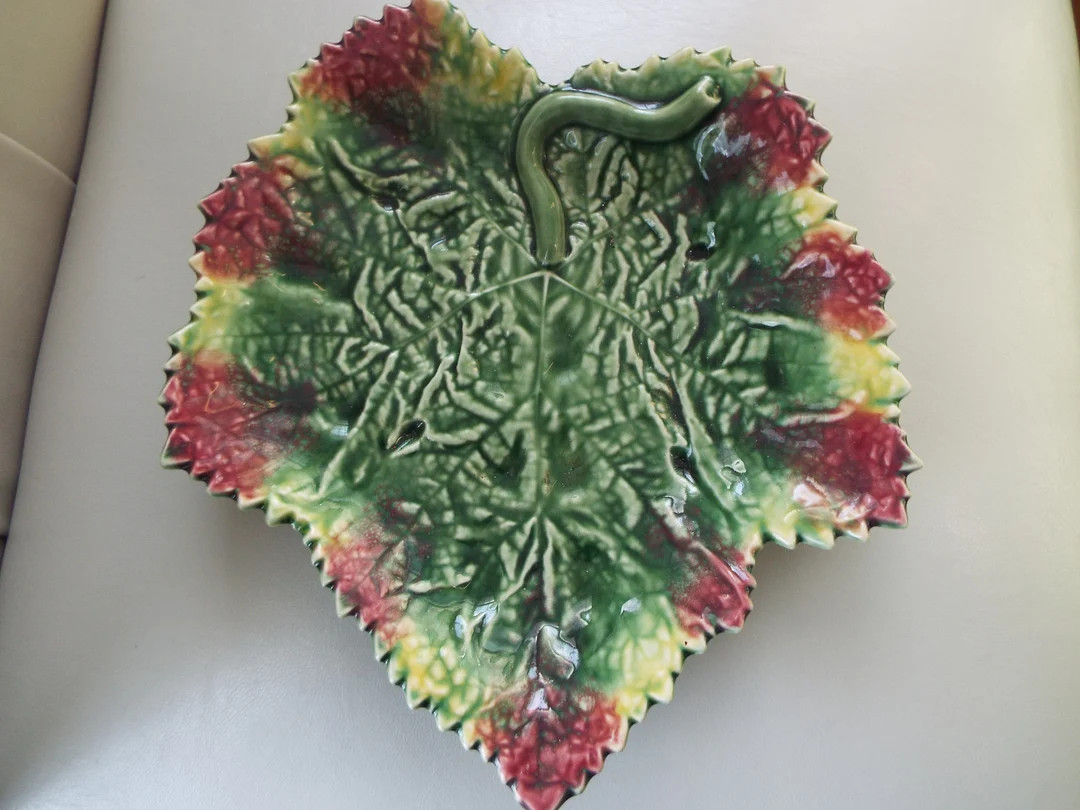 10 Bordallo Pinheiro Portugal Green Majolica Leaf Bowl Dish Footed Rust Yellow Green Majolica Gra... | Etsy (US)