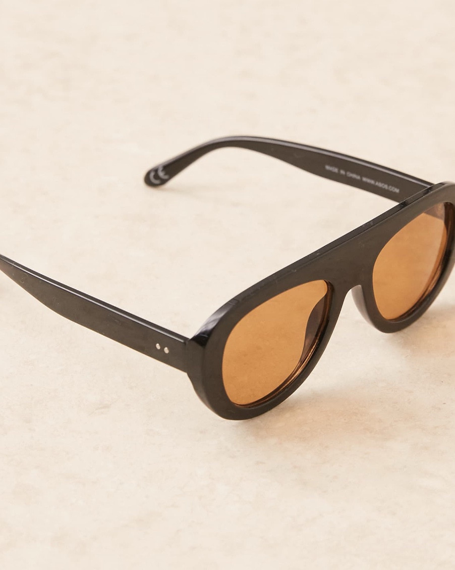 The sunnies 🧡
The dark ones are out of stock but the lighter ones are in stock. 