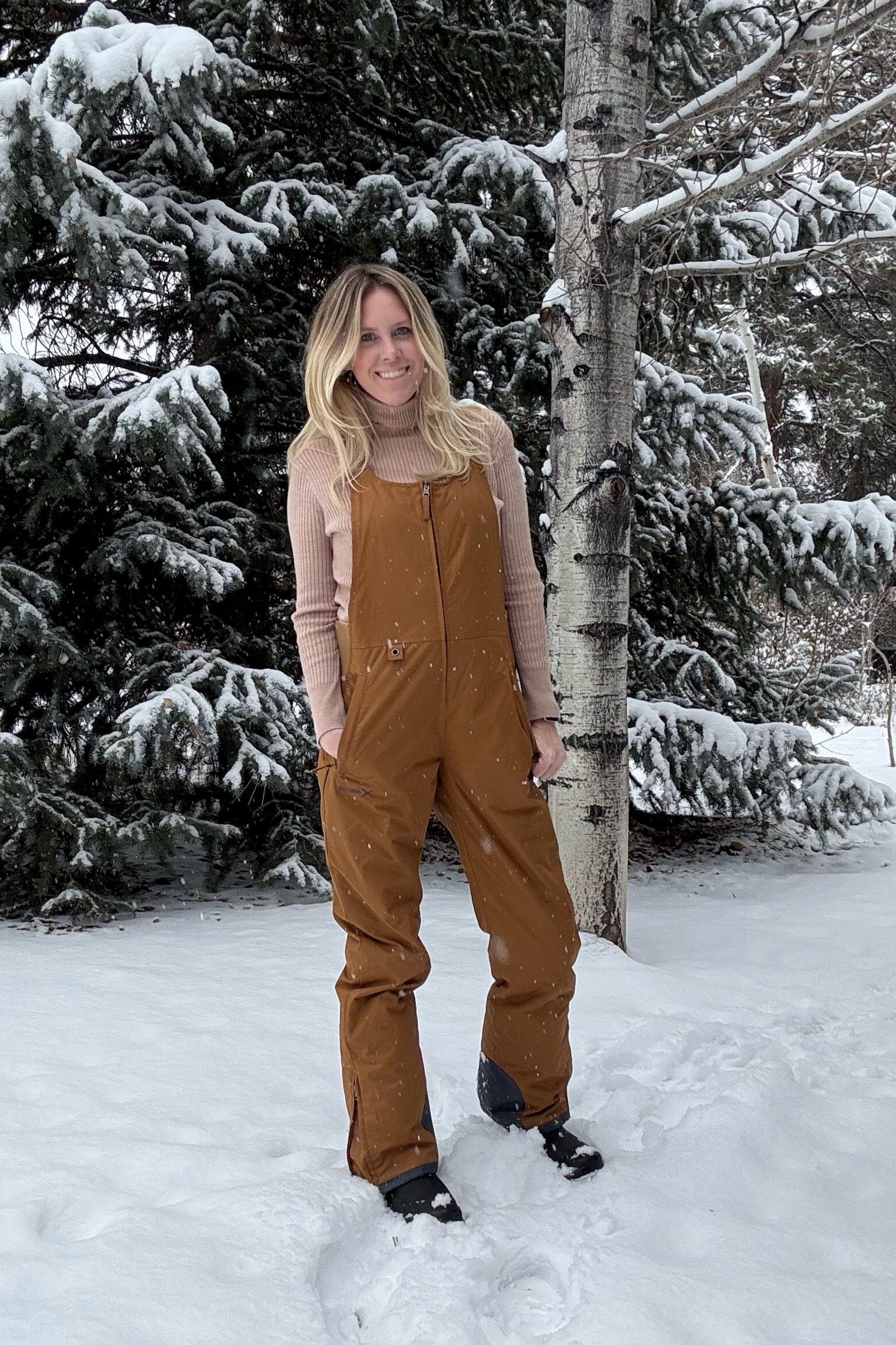 Snow outfit. Winter outfit. Ski outfit. Ski season. Apres. Apres ski. Apres outfit. Snow season. Snowboarding. Snowboarding outfit. Winter weather. Winter gear. 

#LTKActive #LTKSeasonal #LTKHoliday