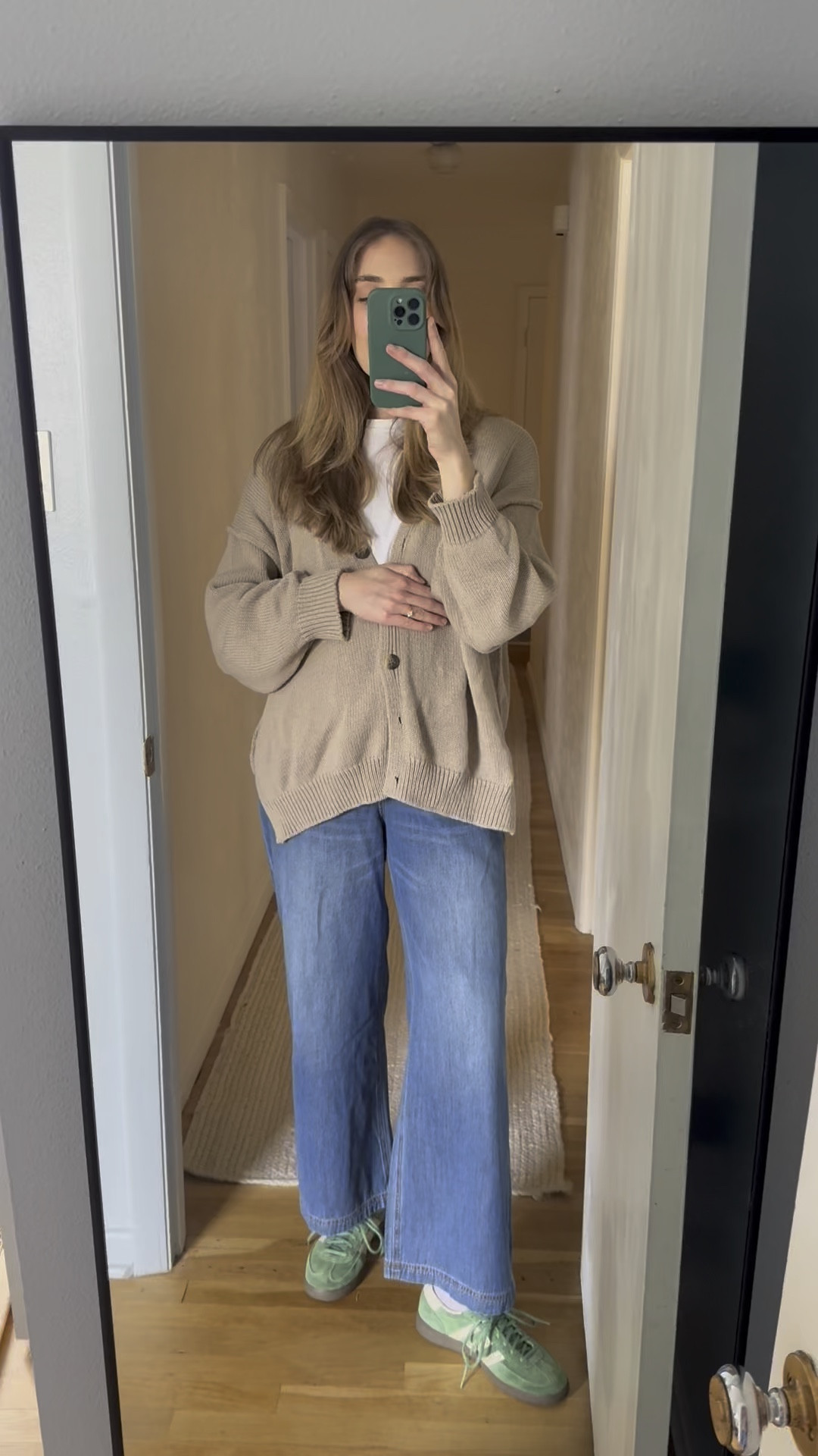 #maternity #style #pregnancy #outfitinspo #drawstring #stretchy #comfortable #easy #jeans #denim #neutral #casual