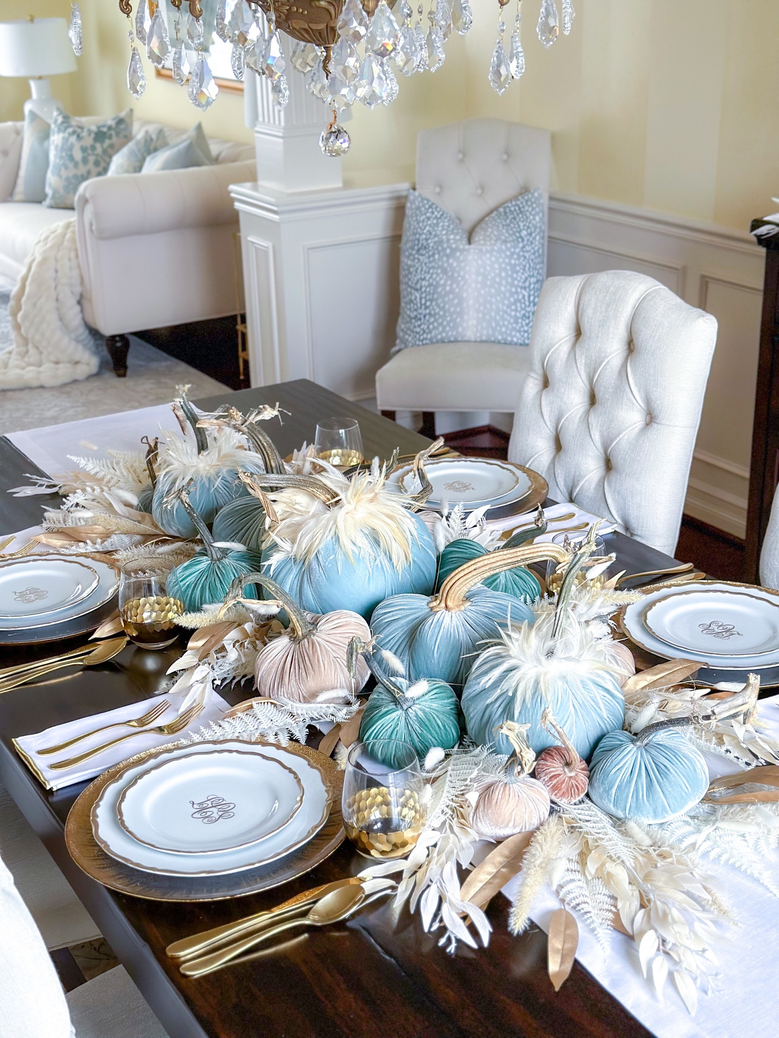 Shop my blue and white fall tablescape!

Hot skwash, velvet pumpkins, fall florals, faux fall stems, feather pumpkins, monogrammed plates, fall centerpiece, gold flatware, blue and white decor, thanksgiving tablescape, fall tablescape 

#LTKSeasonal #LTKhome #LTKHoliday