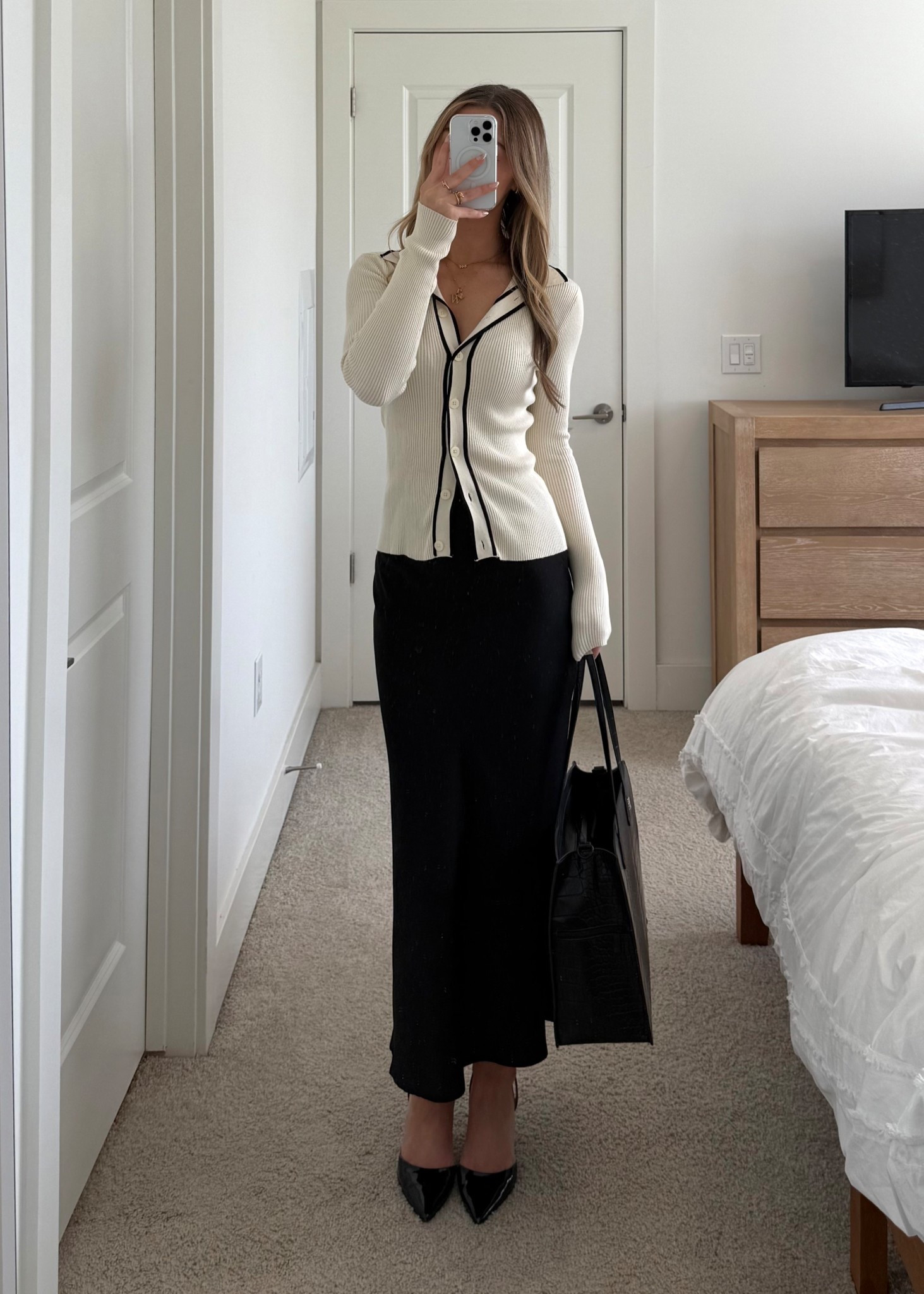 styling satin maxi skirt for the officee

#LTKWorkwear