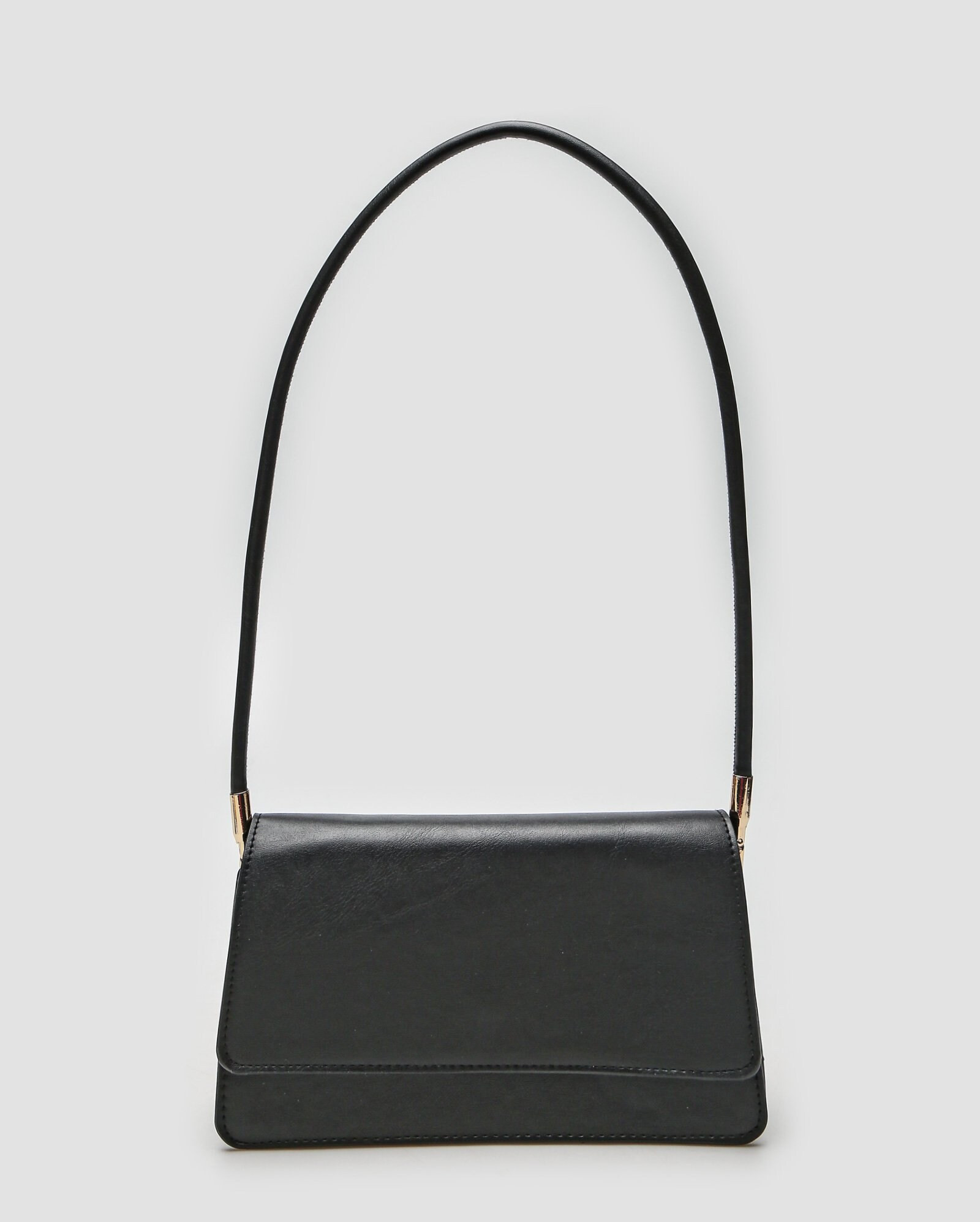 Bolsa feminina baguette com aba preta | Accessori by Riachuelo | Riachuelo (BR)