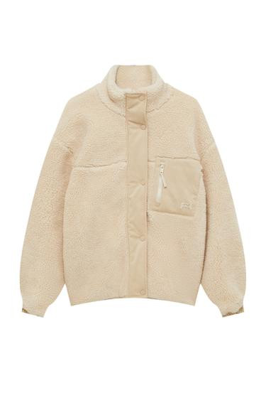 JACKE AUS LAMMFELLIMITAT MIT TASCHE | PULL and BEAR DE