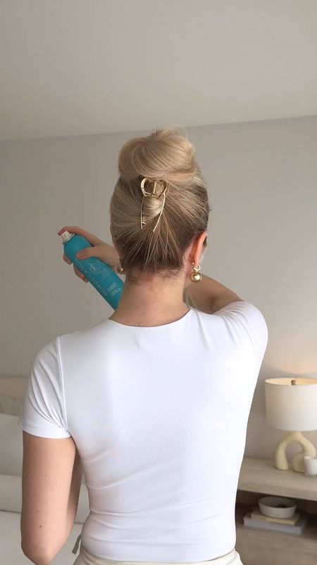 Easy hair tutorial with a claw clip 


#LTKVideo #LTKbeauty