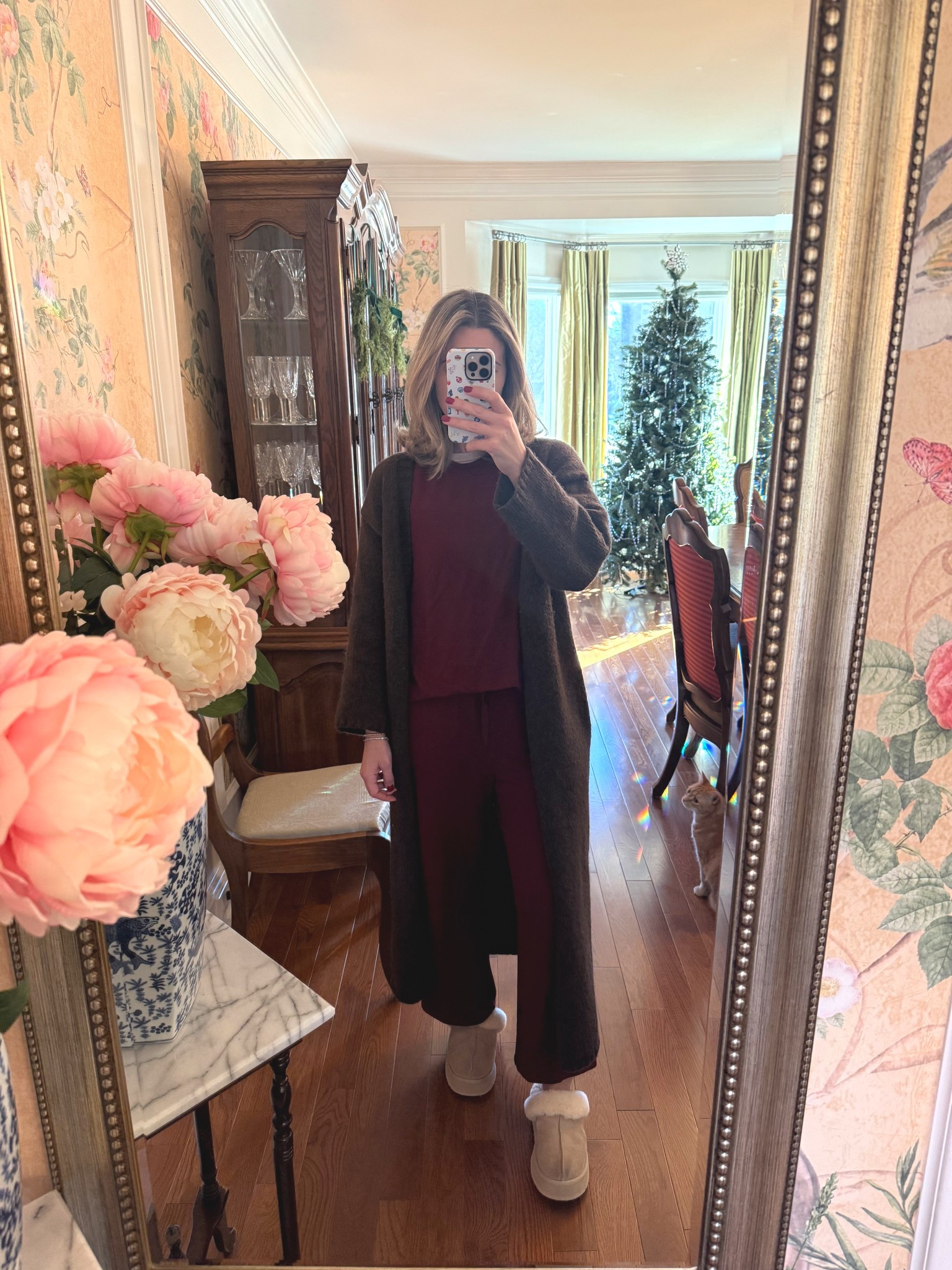 Cozy Sunday uniform ❄️🤎
It’s barely 20 degrees outside, so I’m staying bundled in my favorite Lake lounge set officially my 5th color because when you find something this good, you stick with it. Soft, flattering, and perfect for slow winter Sundays at home (or quick coffee runs layered up).

If you’re still looking for a last-minute gift idea, this set is always a win — timeless, cozy, and one of those pieces you’ll reach for on repeat all season long.

Linked here 👇


#LTKGiftGuide #LTKootd