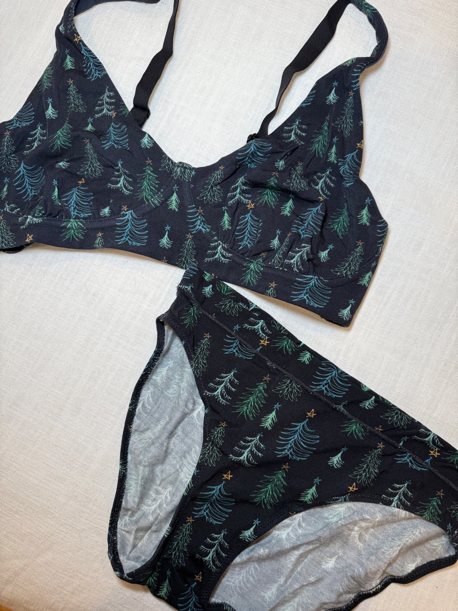 How cute is this tree print?! 🌲

#LTKSaleAlert #LTKSeasonal #LTKHoliday