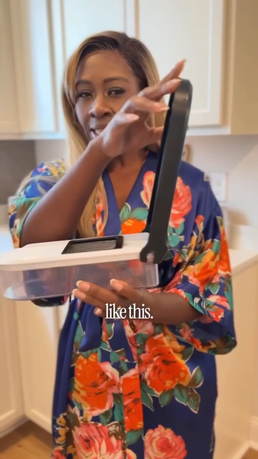 ✨ Refined Hosting 101: Make It Easy on Yourself ✨

This season, I’m choosing ease over exhaustion. I want you to do the same! 
✅ Buying the onions and peppers already chopped.
✅ Letting the bakery handle the rolls.
✅ Setting up a chili or baked potato bar so guests can build their own plate while I actually enjoy the night.

Because refined doesn’t mean complicated — it means intentional, effortless, and still beautiful. 🫶🏽

I’m hosting with joy, not stress — because that’s what this season is really about. ✨ #holidays #holidayparty #hosting #entertainingathome #dinnerparty