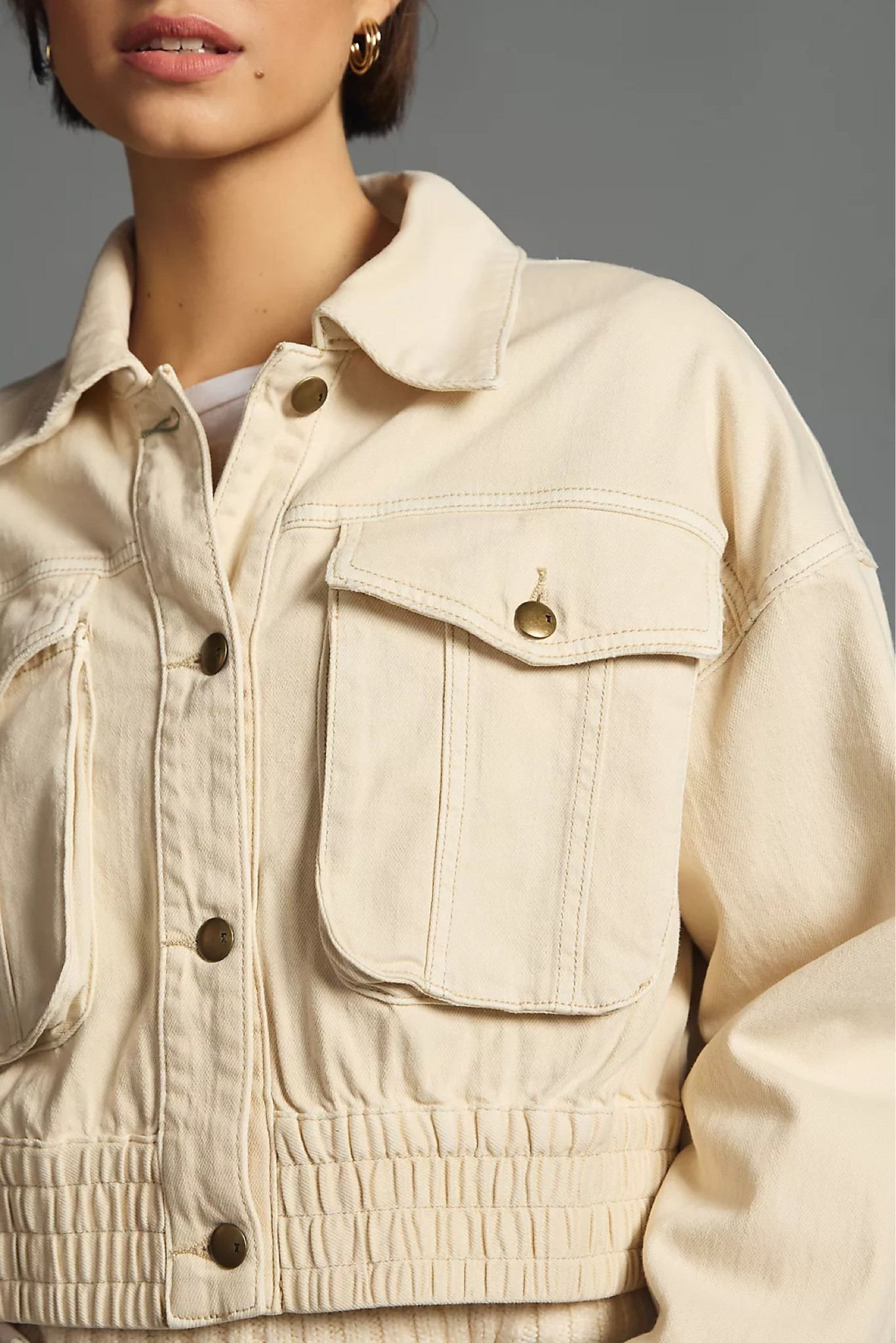 Jackets are the bows on the present! #bomberjacket #jacket #cream #hoccream #hocspring #houseofcolourspring #shesaspring #spring #momstyle #momsofinstagram #hocromanticnatural #knowyourwowstyle #knowyourstyle #coloranalysis #hocautumn