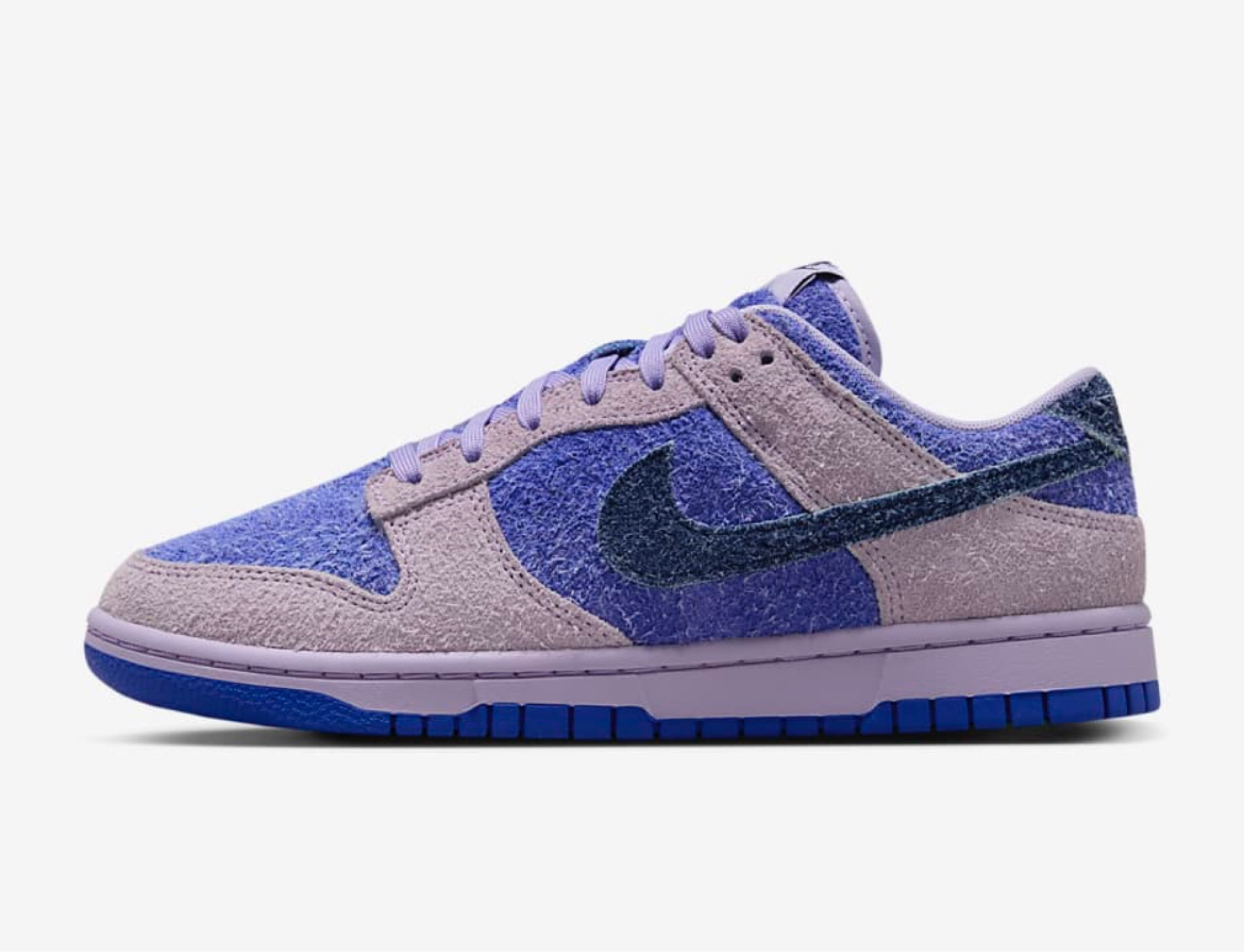 Women’s Nike sneakers for color analysis summers. 

#LTKFitness #LTKFindsUnder100 #LTKShoeCrush