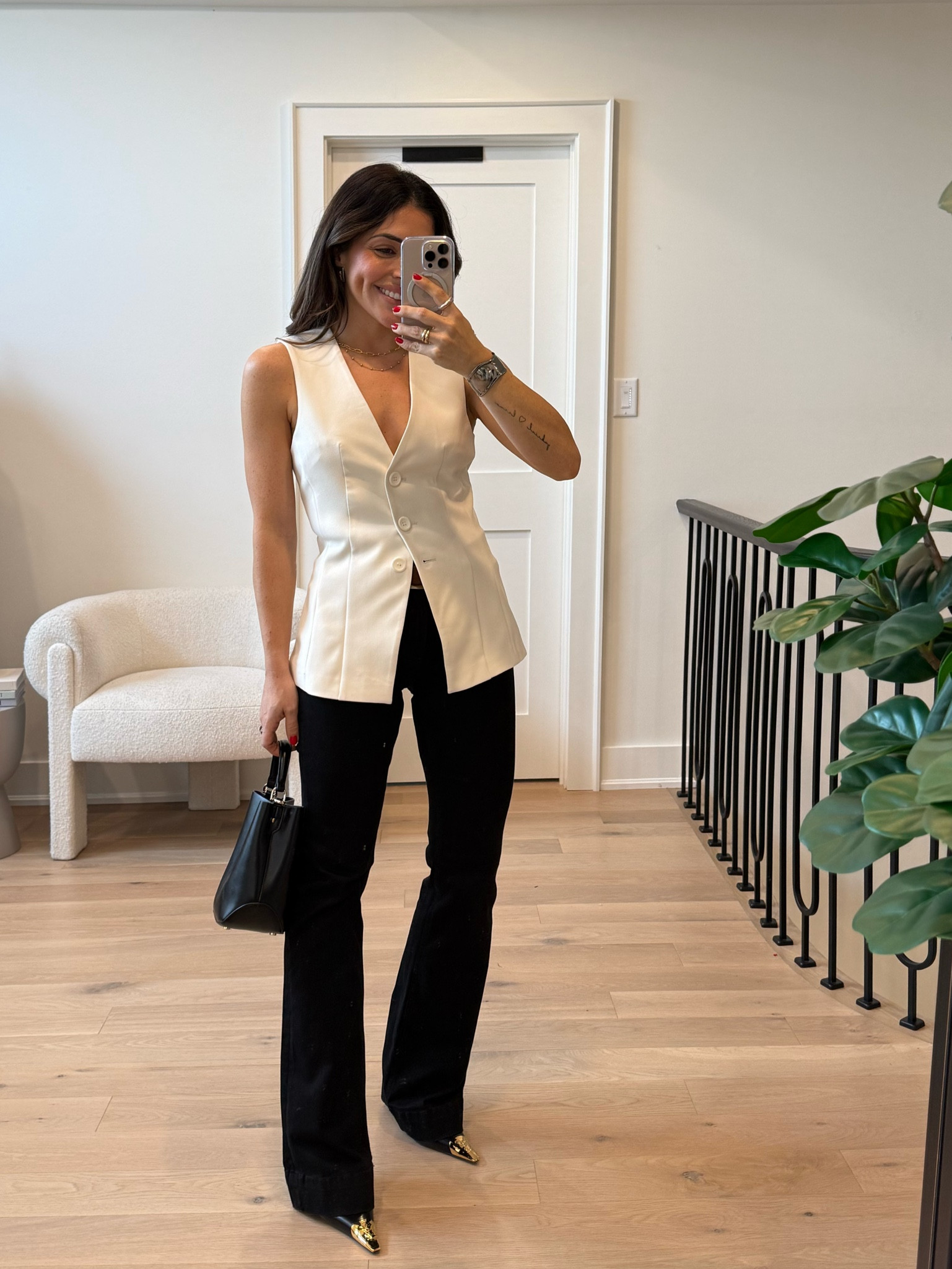 Oof! These jeans just keep on giving 🔥 
Jeans - size 24 
Vest - xs 

#LTKcanada