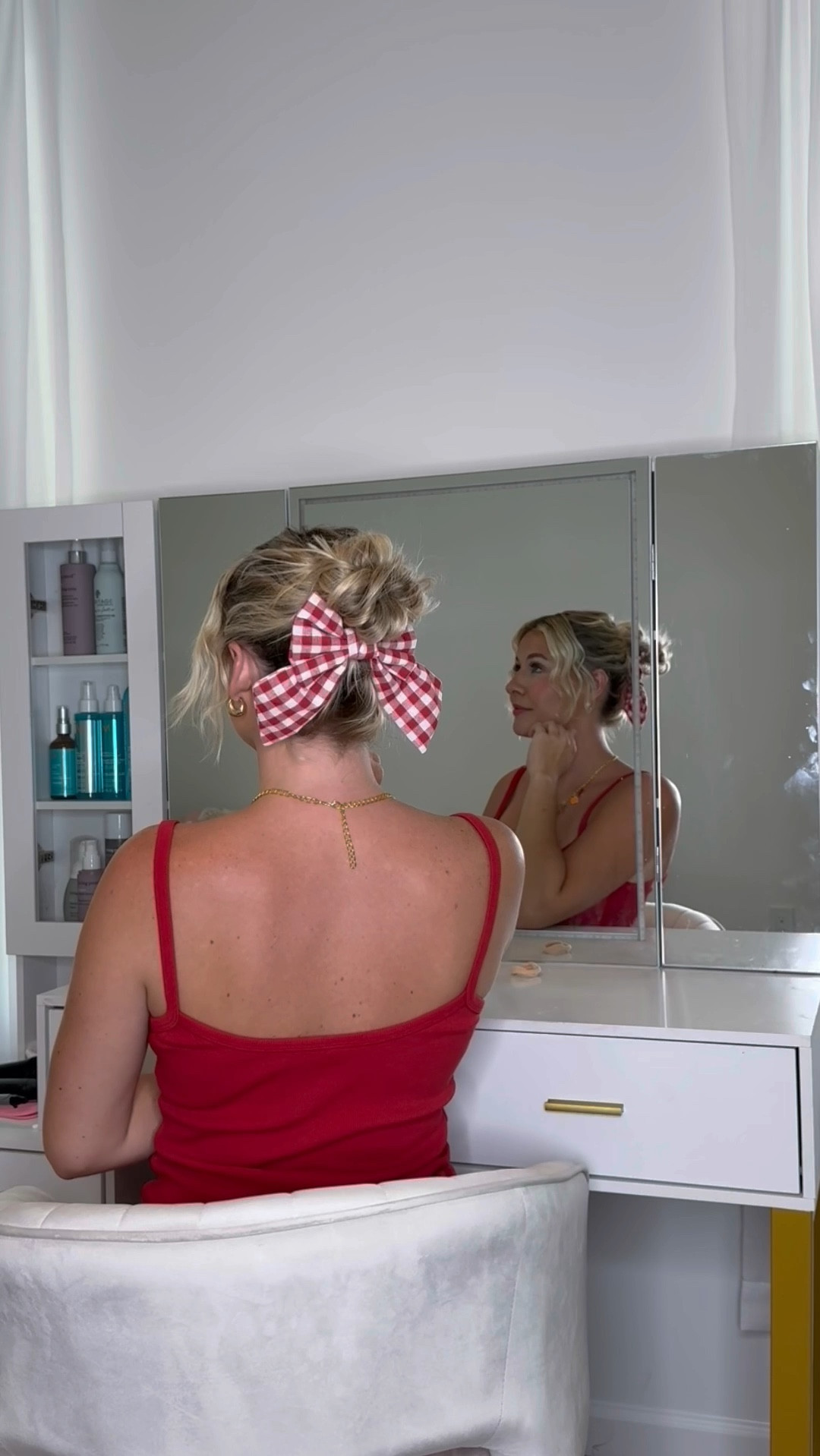 The perfect red summer hair bow!! 