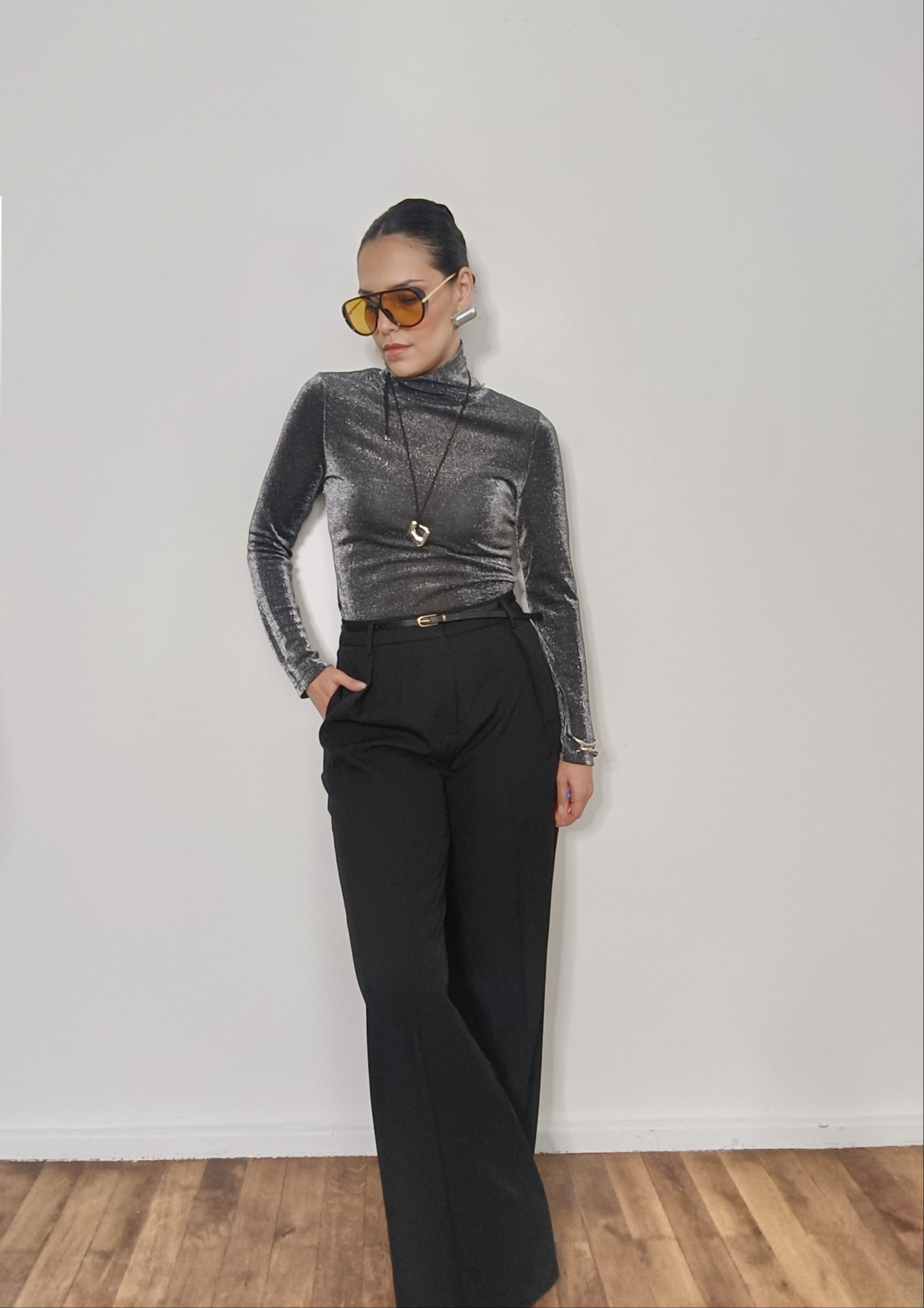 Lignes épurées, reflets métalliques et allure affirmée. Entre minimalisme et audace contemporaine, chaque accessoire devient une signature. Un look qui raconte le chic d’aujourd’hui, entre Paris, Londres et Madrid. #minimalchic #fashioninfluencerstyle #modernluxury #elegantdetails #metalfashion #accessoryedit #luxurystyleinspo #timelesslook #contemporaryelegance #chicminimalism #styleinmotion #frenchstyleinspo #britishstyleinspo #spanishstyle #elevatedfashion #designeraccessories #highendfashion #fashioncuration #statementaccessories #luxurybrandstyle #editorialfashion #metallook #fashionartdirection #refinedstyle #modefemmechic

#LTKfrance #LTKeurope #LTKworkwear