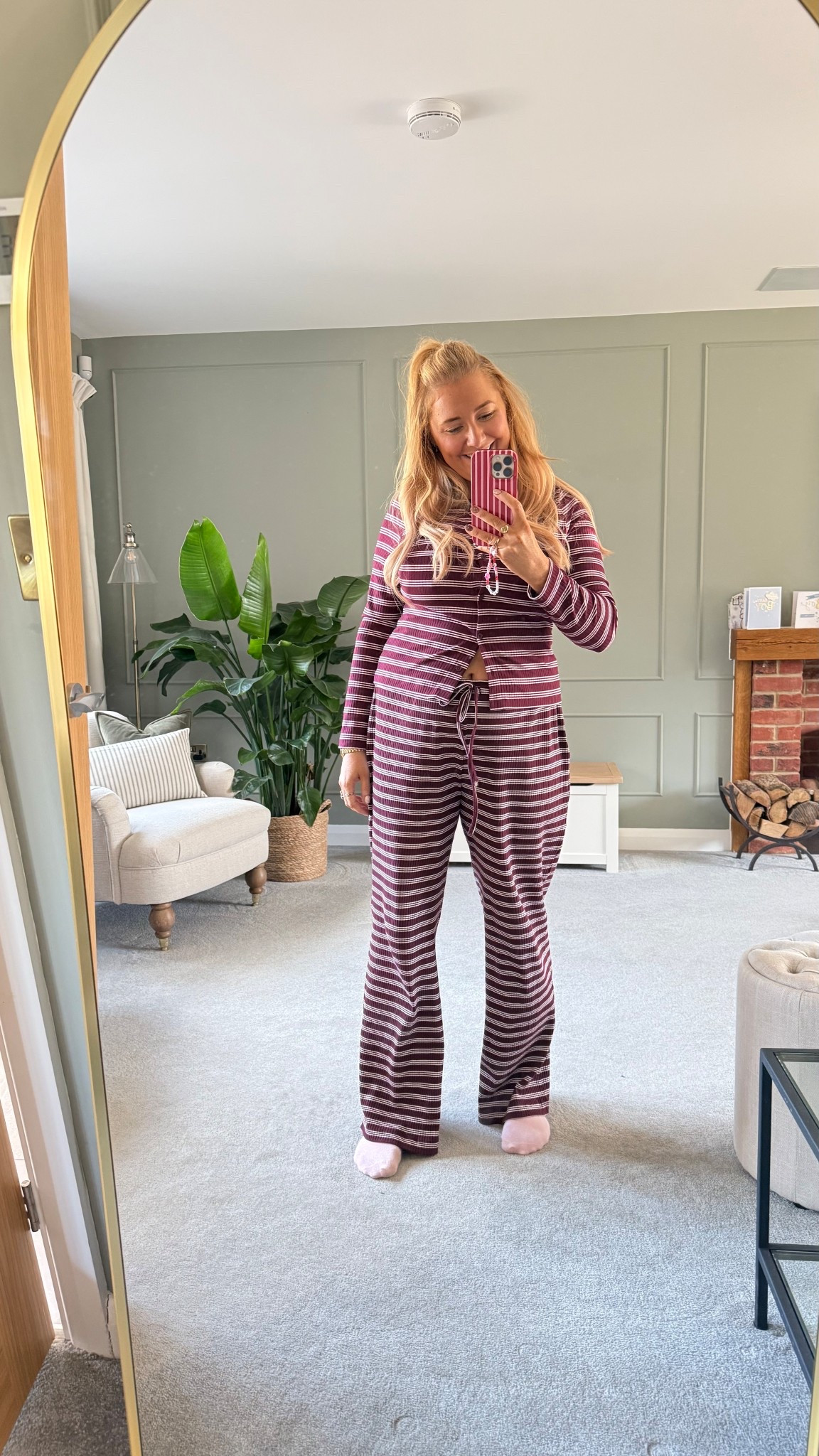 the perfect comfy co ord

Wearing size L in top and bottom but would say size down in bottoms if between, these are a slightly bigger fit 