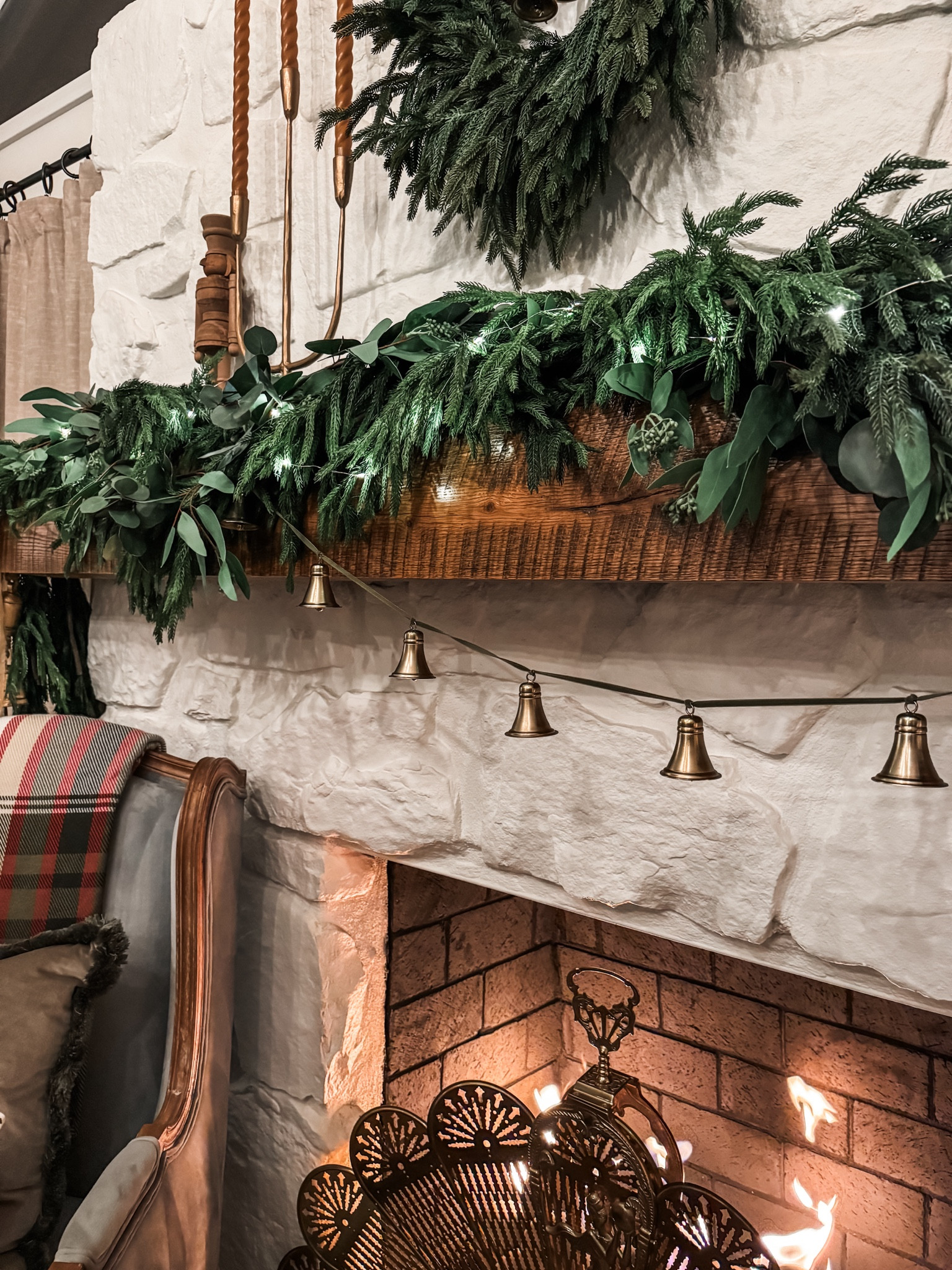 Jingle all the way fireside 

#garland #wreath #jinglebells #nutcracker #holidaydecor