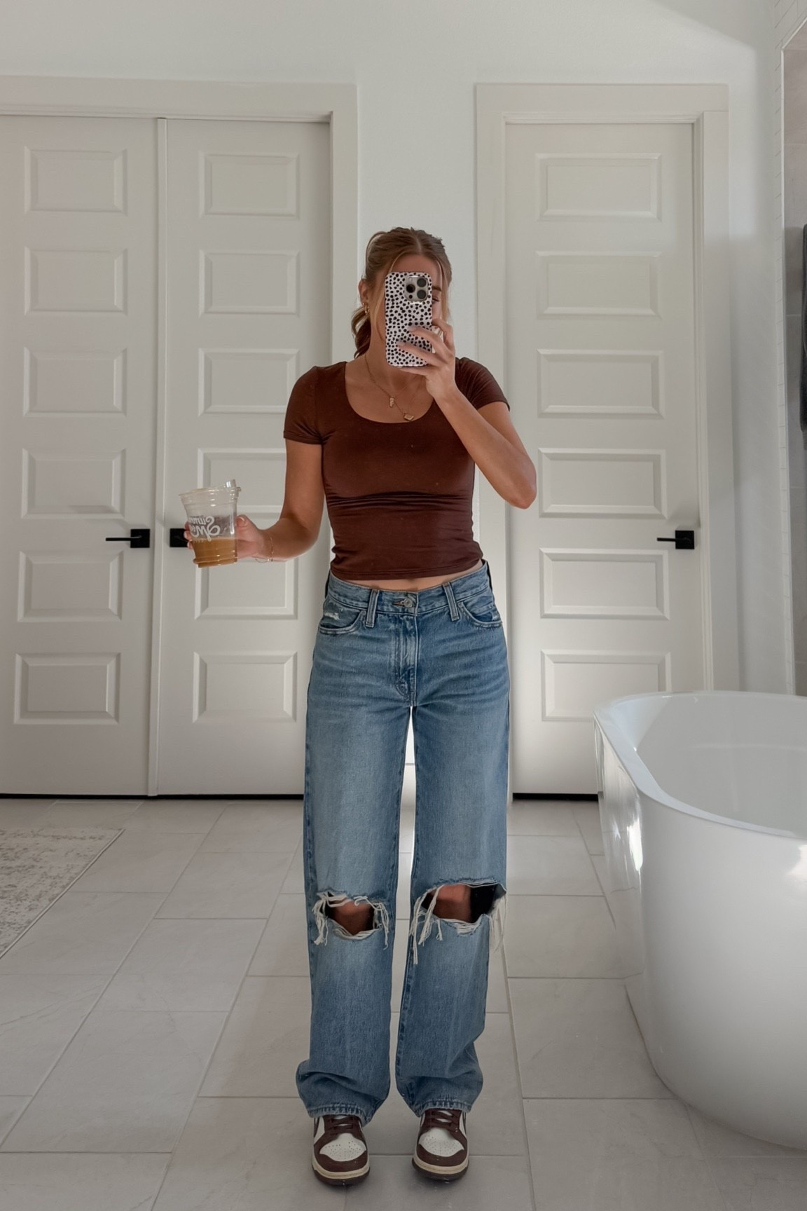 top: xs // jeans: sized up to a 26 for a baggy fit