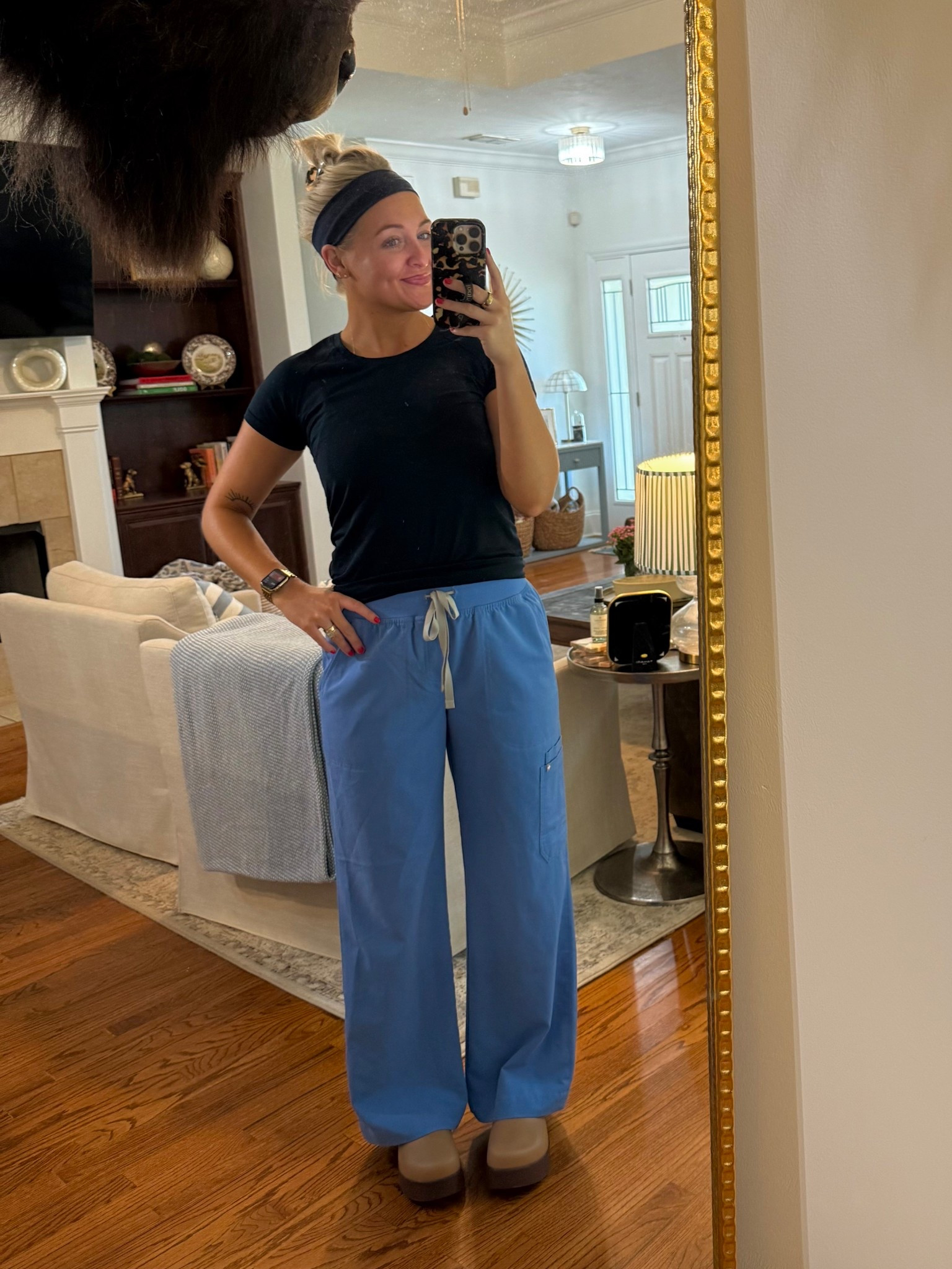 Best under scrubs/ scrub tops 

I always wear a 6 or 8.