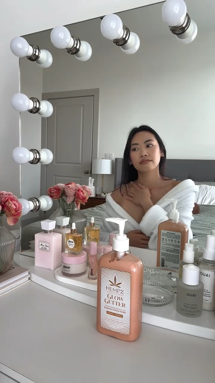 glowy skin with @hempzofficial glow getter body moisturizer ✨ 

notes of bergamot, warm vanilla & pink raspberries is perfect for spring and summer and the shimmer leaves such a subtle glow

LTK & @amazon link in bio 💖 

🏷️
•
•
•

#hempzpartner #amazonfinds #bodycare #bodycareproducts #bodylotion #hempz #hempzlotion #beautyobsessed #aesthetic #beautyproducts #girlygirls #softgirl #beautyreels #pinkpinkpink #skincare #skincareroutine