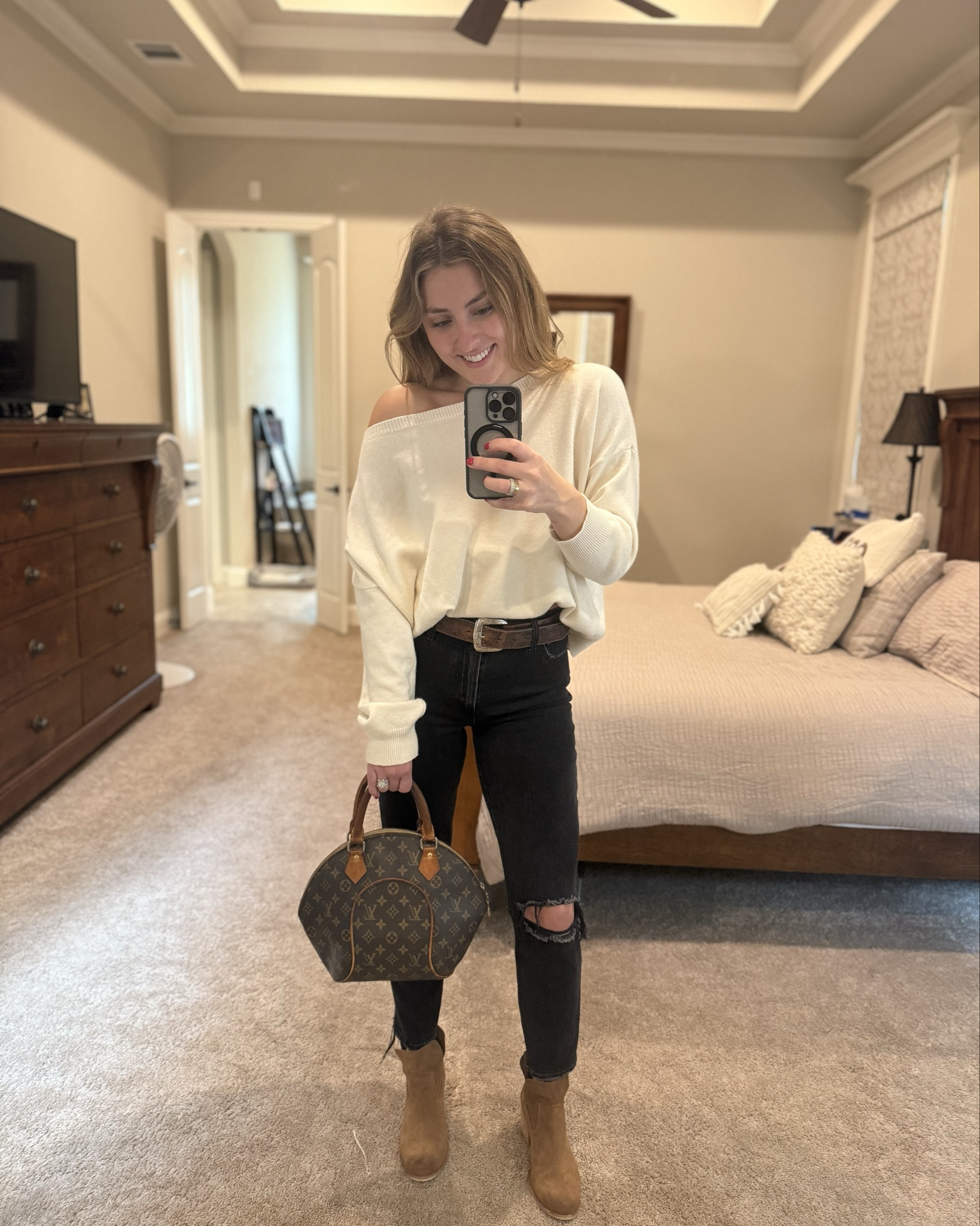 I love cozy Fall ootds 🍂
Jeans: The Mom High Rise, Abercrombie 
Sweater: Linked on my TT

Linked what I could find on Posh if you’re looking for a deal on the jeans 🫶🏻

Fall fashion, easy fall outfits, ootd, fall outfit of the day, vintage bag

#LTKHalloween #LTKSeasonal #LTKFindsUnder50