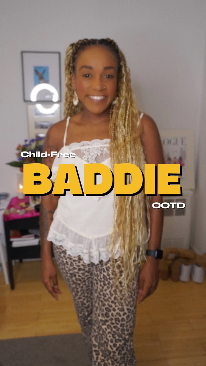 Who says you can’t look cute going to a mutual aid book club? Definitely not this child-free baddie! Especially when you can spice it up with printed denim like these amazing, high waist jeans from Abercrombie. 

#LTKPetite