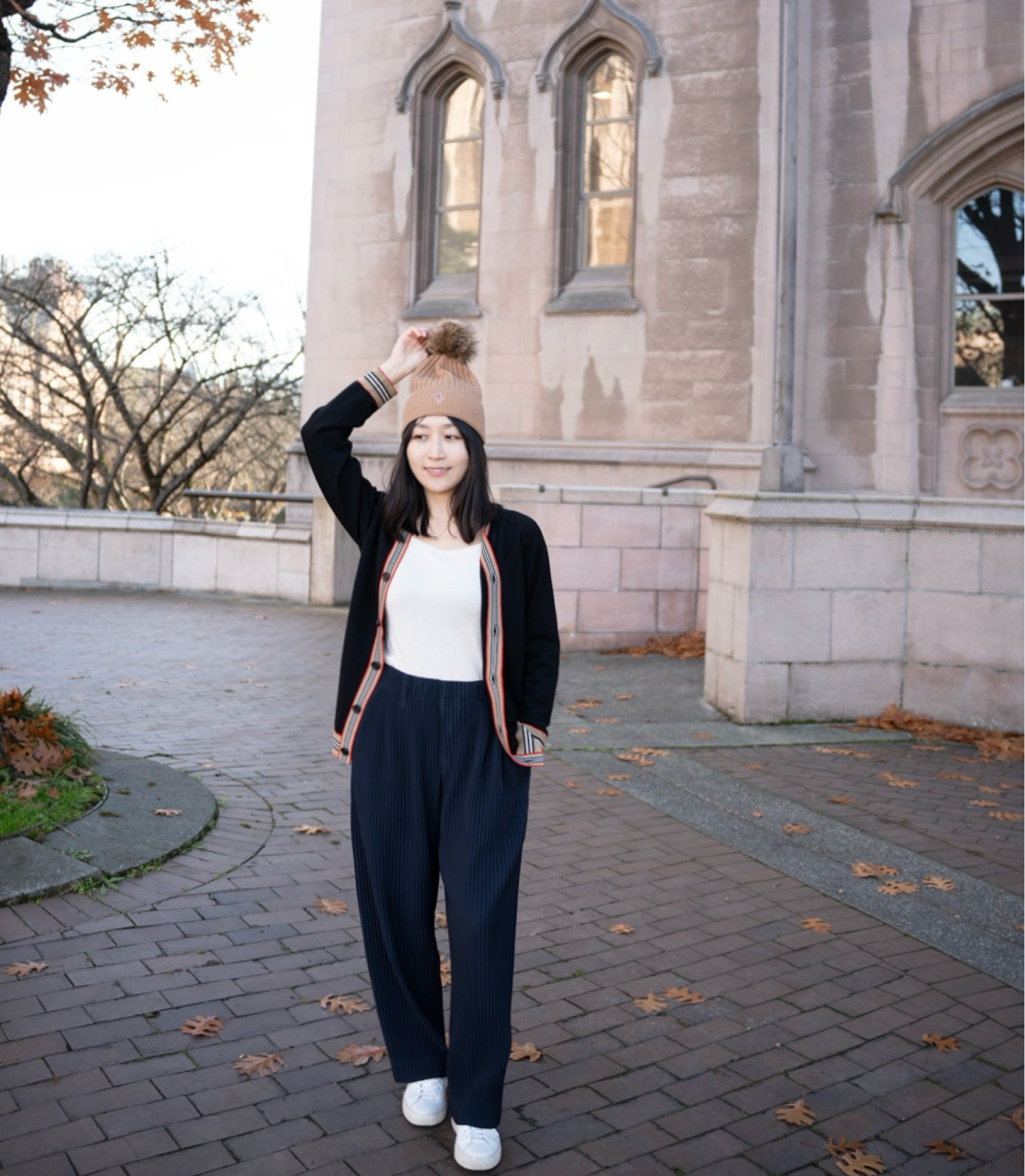 Burberry童裝罩衫8折
左邊胸前有Burberry 刺繡logo, 100%羊毛材質, 單穿不會扎
164公分以下可以買12Y或14Y
定價本來就比大人版本定價便宜非常多
額外8折後很好下手啦

#LTKkids #LTKsalealert #LTKAsia