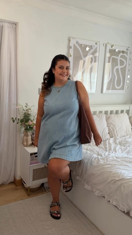 A line dresses + me = <3 forever 😛 

#summeroutfit #denimdress #midsizestyle #midsizeootd