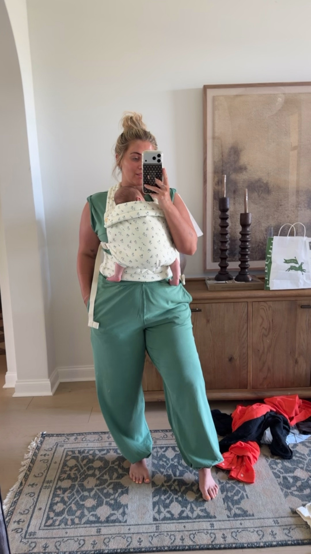 Today’s comfy fit + carrier I have been loving! I am wearing an XL in the set

#LTKmomlife #LTKMidsize