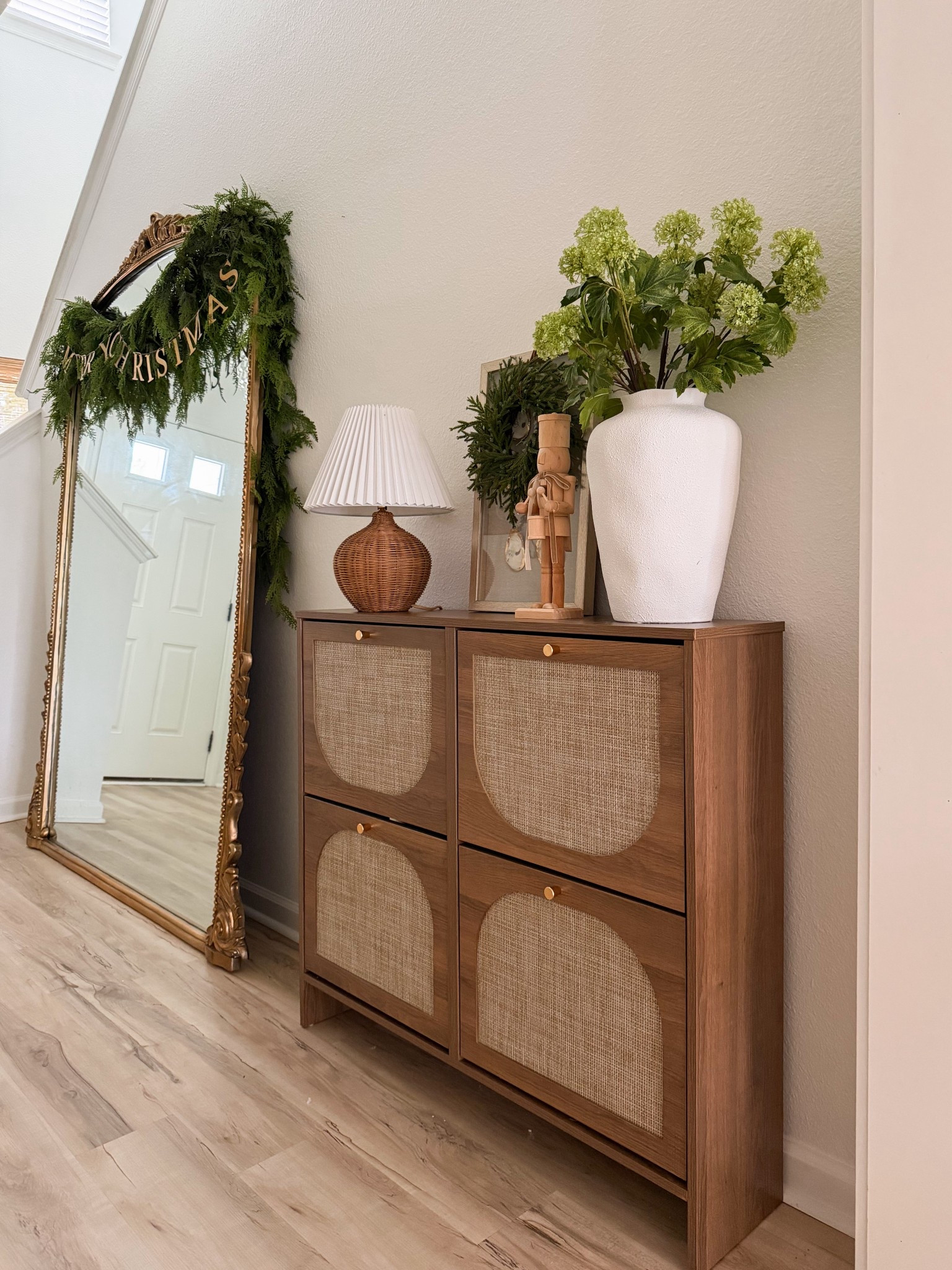 My favorite garland is on sale 🎄✨

#LTKHoliday #LTKHome #LTKSeasonal