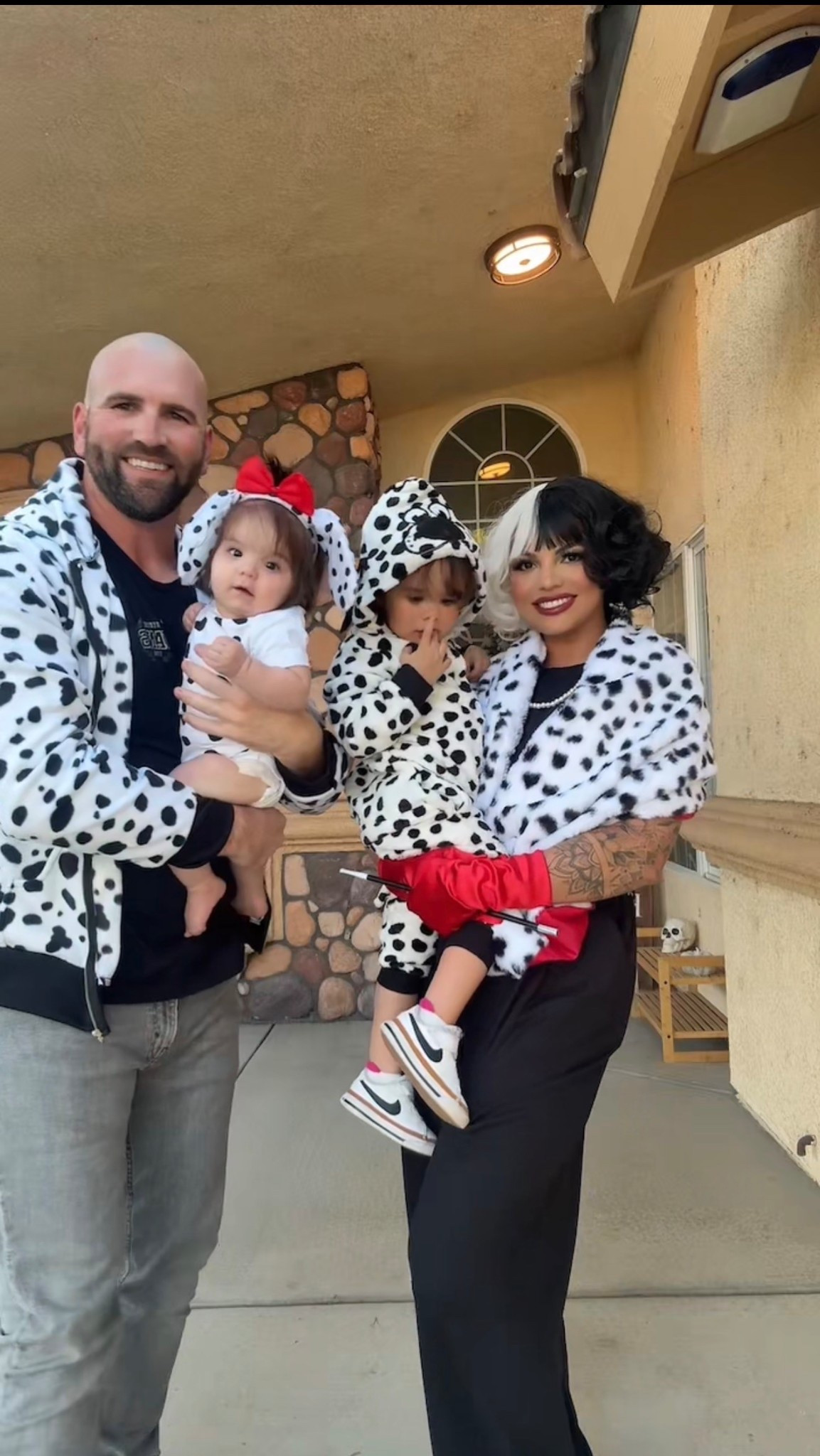 101 Dalmatians family costume 

#LTKHalloween #LTKFamily #LTKSeasonal
