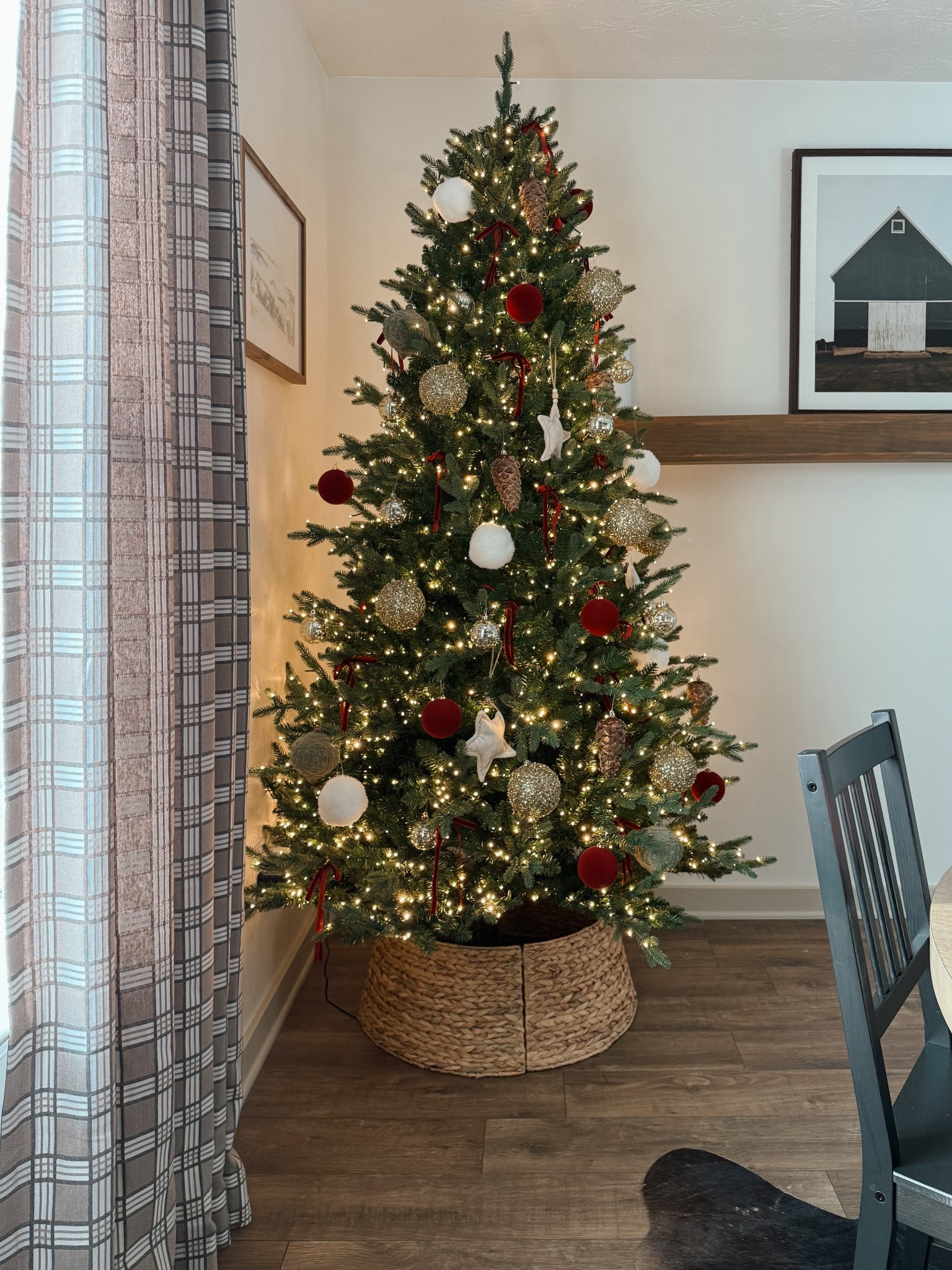 The New Kensington Pine Christmas Tree from @loweshomeimprovement is such a beautiful
option if you’re wanting that full, natural look without the upkeep. The foot-pedal control makes switching between warm white, color, and twinkle modes so simple. 

Check out the matching Holiday Living garland and wreaths for that classic holiday feel.

#ad #LowesPartner #LowesFinds #ChristmasDecor #HolidayHome #PreLitTree
#viralchristmastree

#LTKSeasonal #LTKHoliday #LTKHome