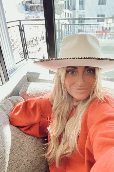 Park City has my heart! I loved being up in the mountains! Sweater size small, leggings size small, paired with the perfect rancher hat

#LTKSeasonal #LTKbeauty #LTKstyletip