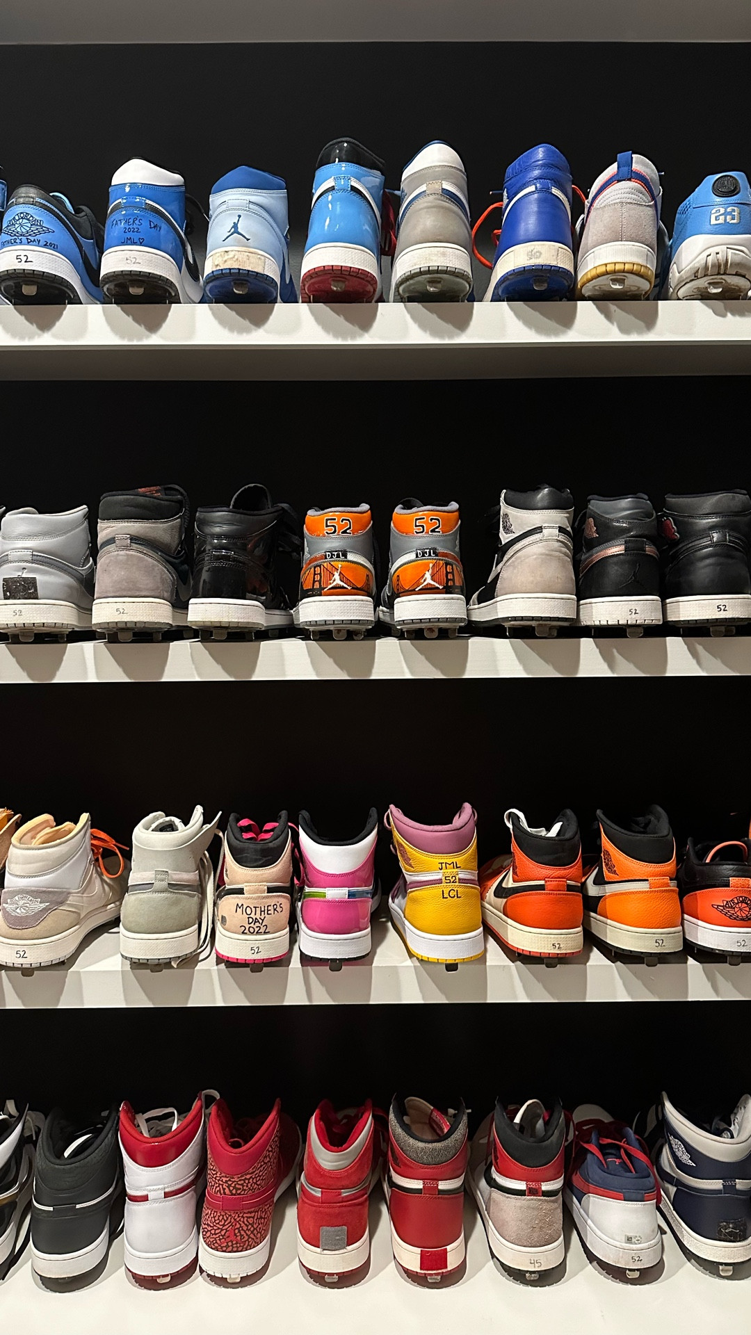 “It’s gotta be the shoes!” I run through my favorites, but also what I saw most around the league when I played. All available @Nike (some on Black Friday Sale!) Go shop them now!

#LTKActive #LTKGiftGuide #LTKHoliday