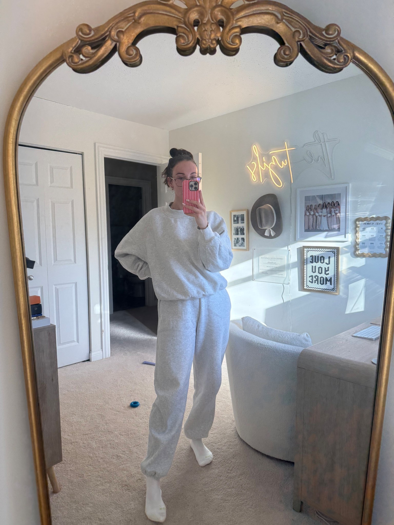 THIS ABERCROMBIE SET🤭

5’10 wearing a small / long in pants + large in sweatshirt 