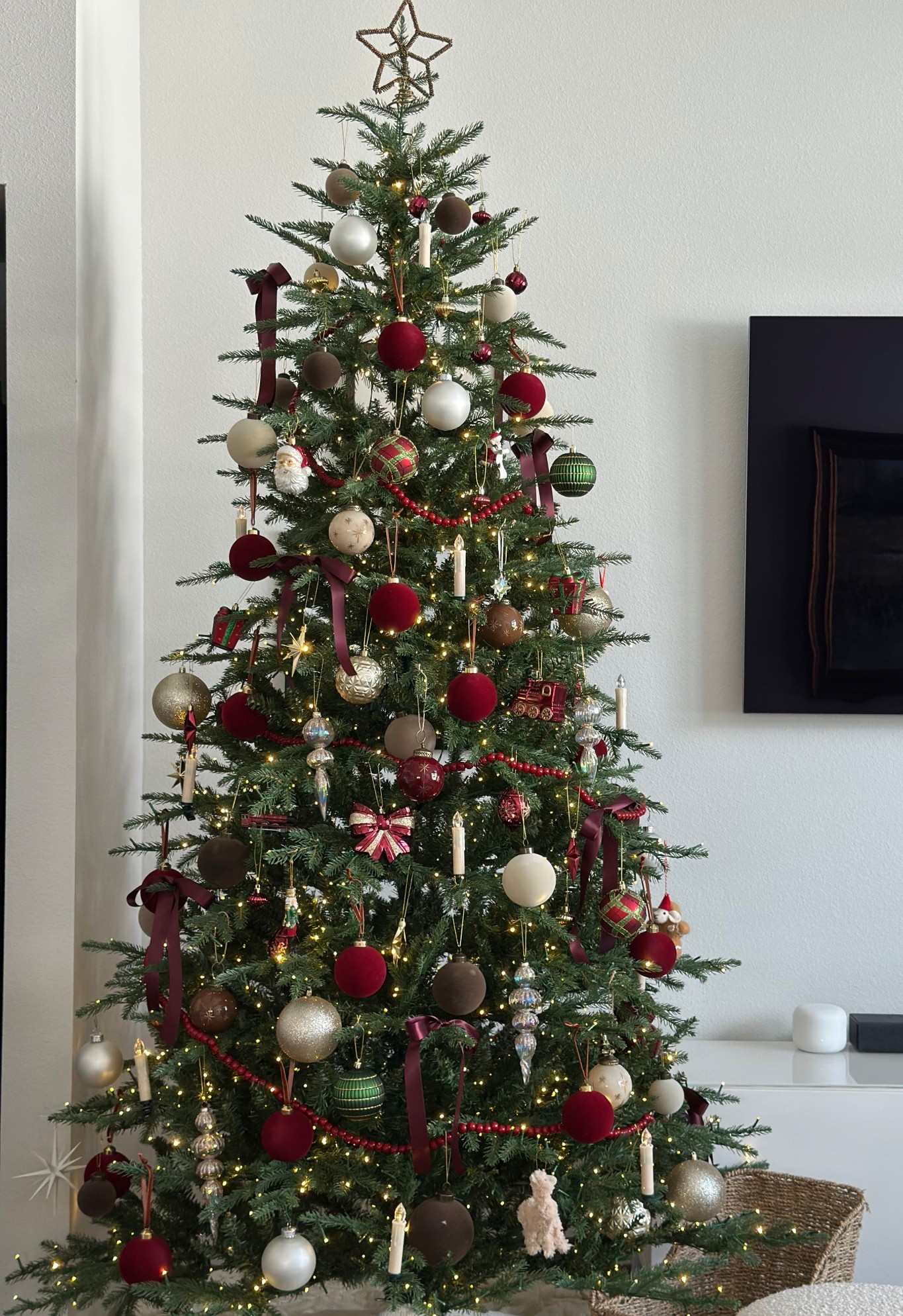 Christmas tree details 🎄

#LTKHome #LTKSeasonal