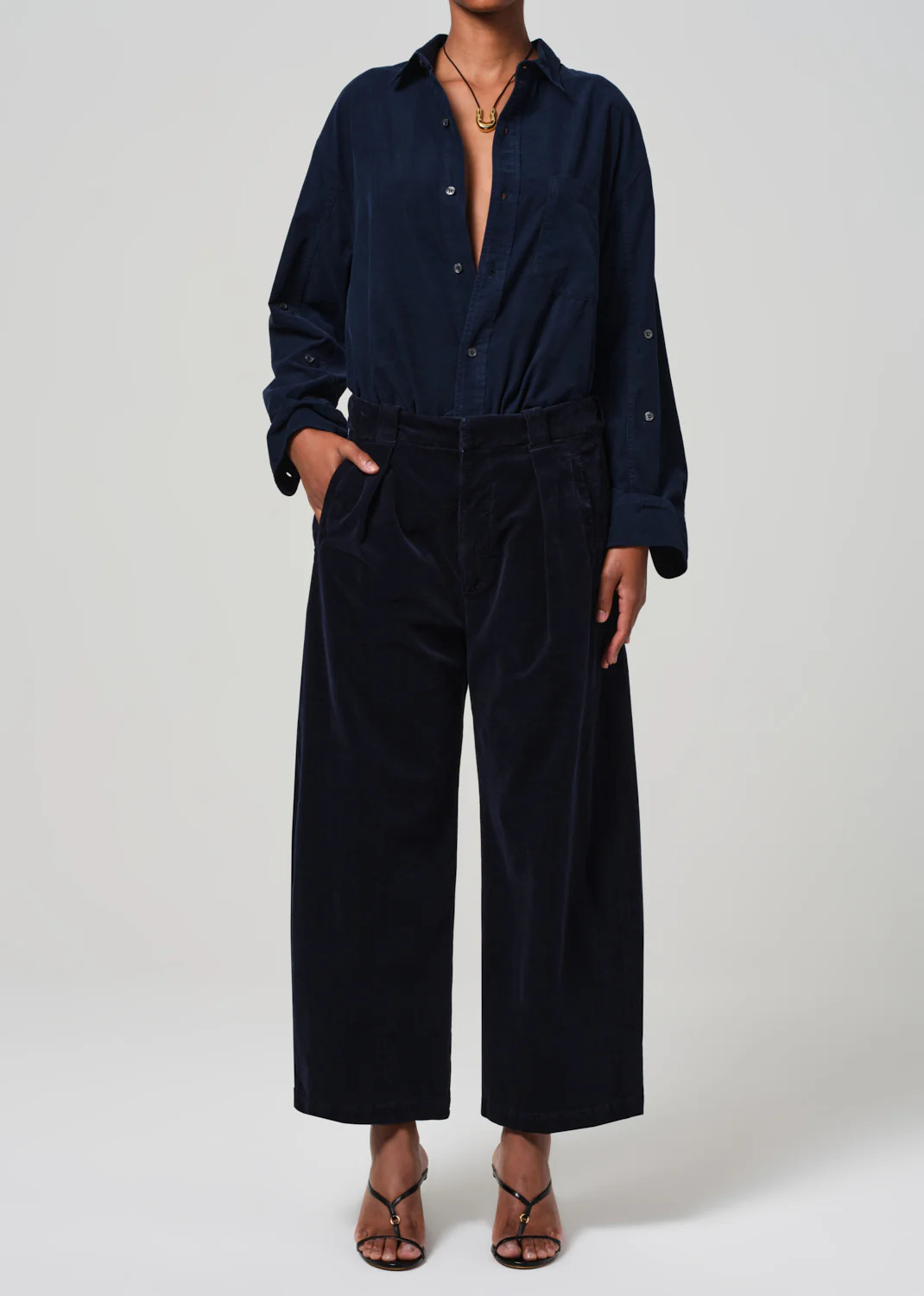 Cara Cropped Pleated Trouser Corduroy in Navy | Citizens of Humanity