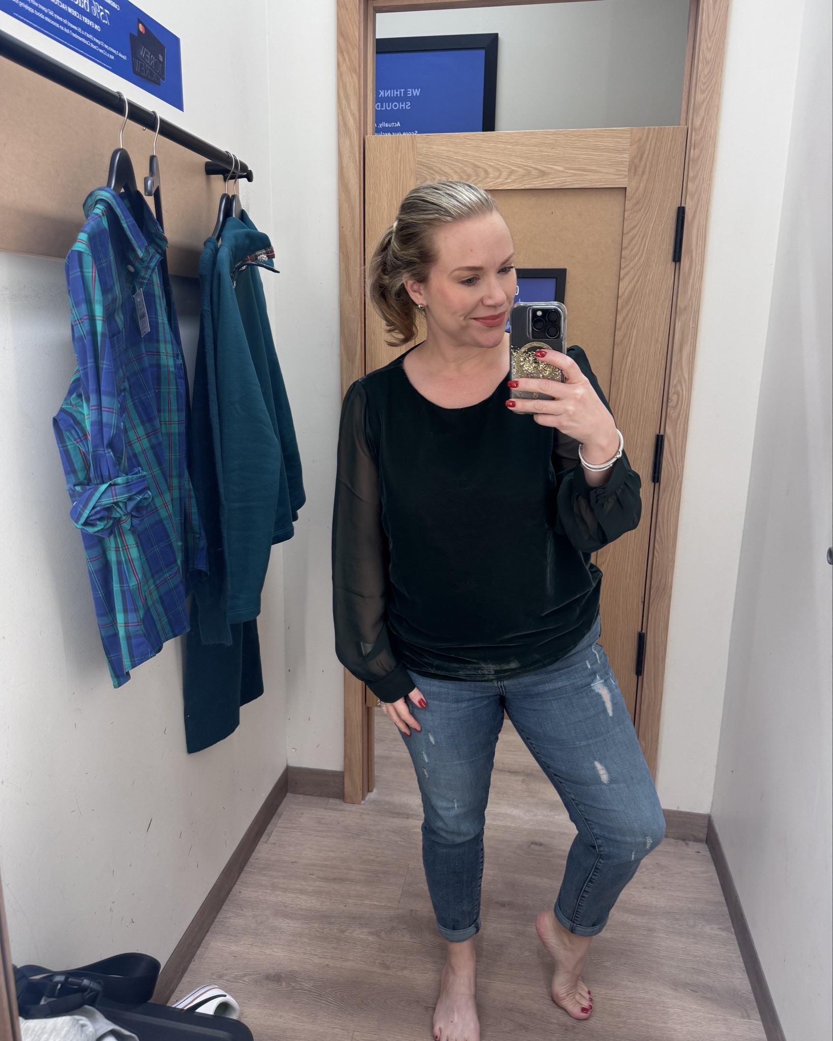 Green is officially the color of the season 🧤🎄💚
I did a quick J.Crew Factory try-on while shopping for family photo outfits — and these pieces did not disappoint!
✨ Swipe for outfit inspo
📸 Save for holiday photo ideas
🛍 Shop my favorites on LTK #JCrewFactory #FamilyPhotoOutfits 


#LTKHoliday #LTKMidsize #LTKSeasonal