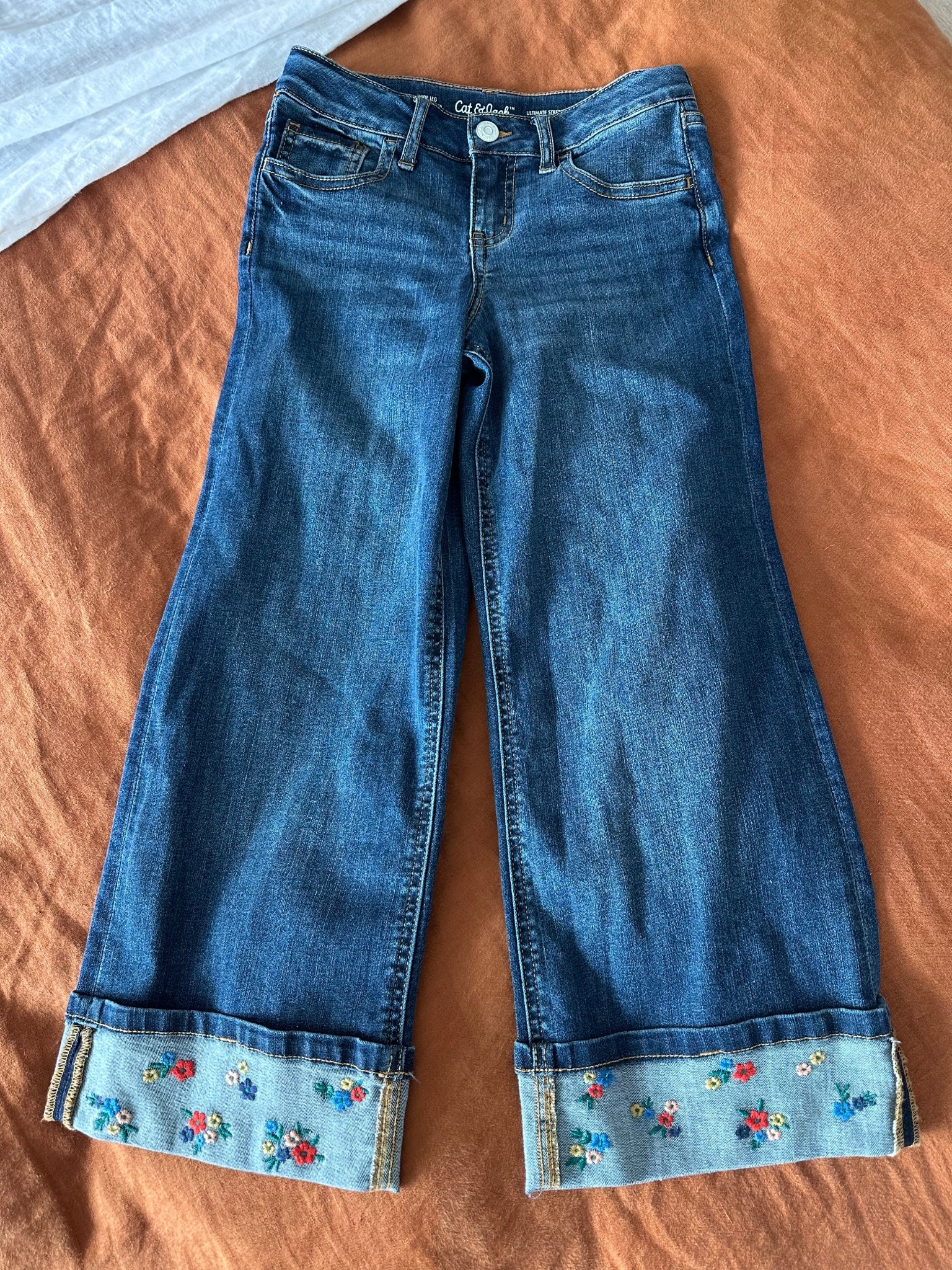 These Girls' Dark Wash Mid-Rise Floral Embroidered Cuff Wide-Leg Jeans are so adorable! 🌸💙 The perfect mix of trendy and comfy. Linking them on LTK!
#LTKKids #KidsFashion #GirlsStyle #BacktoSchoolStyle #KidsOutfits #TrendingNow #KidsWardrobe #AmazonFashion #TargetStyle #KidsClothes

#LTKKids #LTKFindsUnder50 #LTKSaleAlert