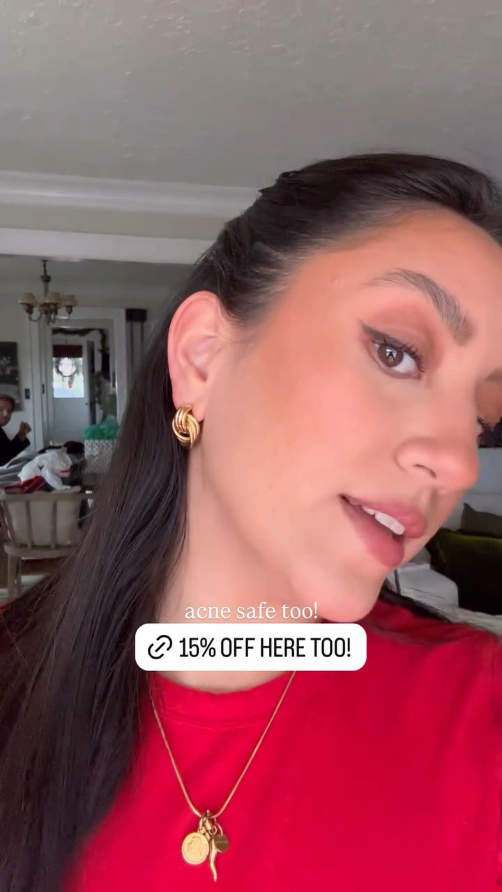 acne safe skin tint! Does a good job at hiding my acne and scarring, also love how lightweight it is!

15% off right now at Macys!

#LTKGiftGuide #LTKBeauty #LTKSaleAlert