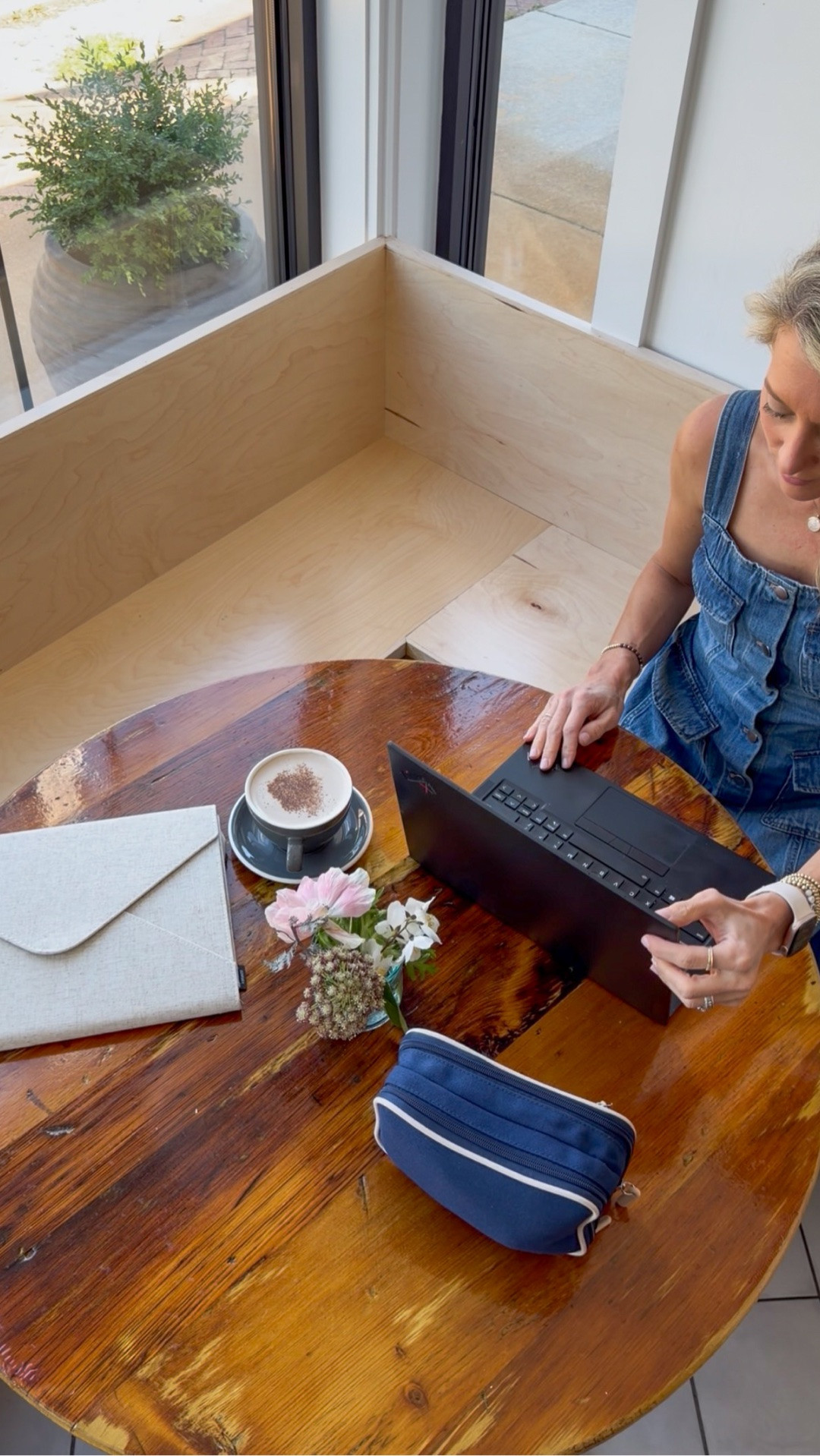 Working from home is great.. until you need a change of scenery. ☕️💻These are the essentials that live in my bag so I can easily work from anywhere!

#LTKdayinmylife #LTKmomlife #LTKmorningroutine